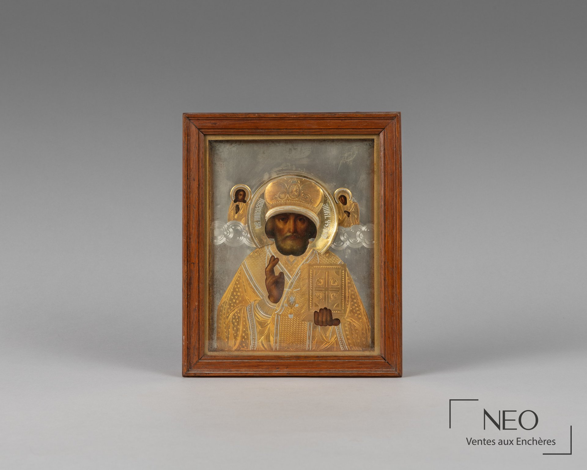 Icône de Saint Nicolas le Thaumaturge dans son cadre en bois