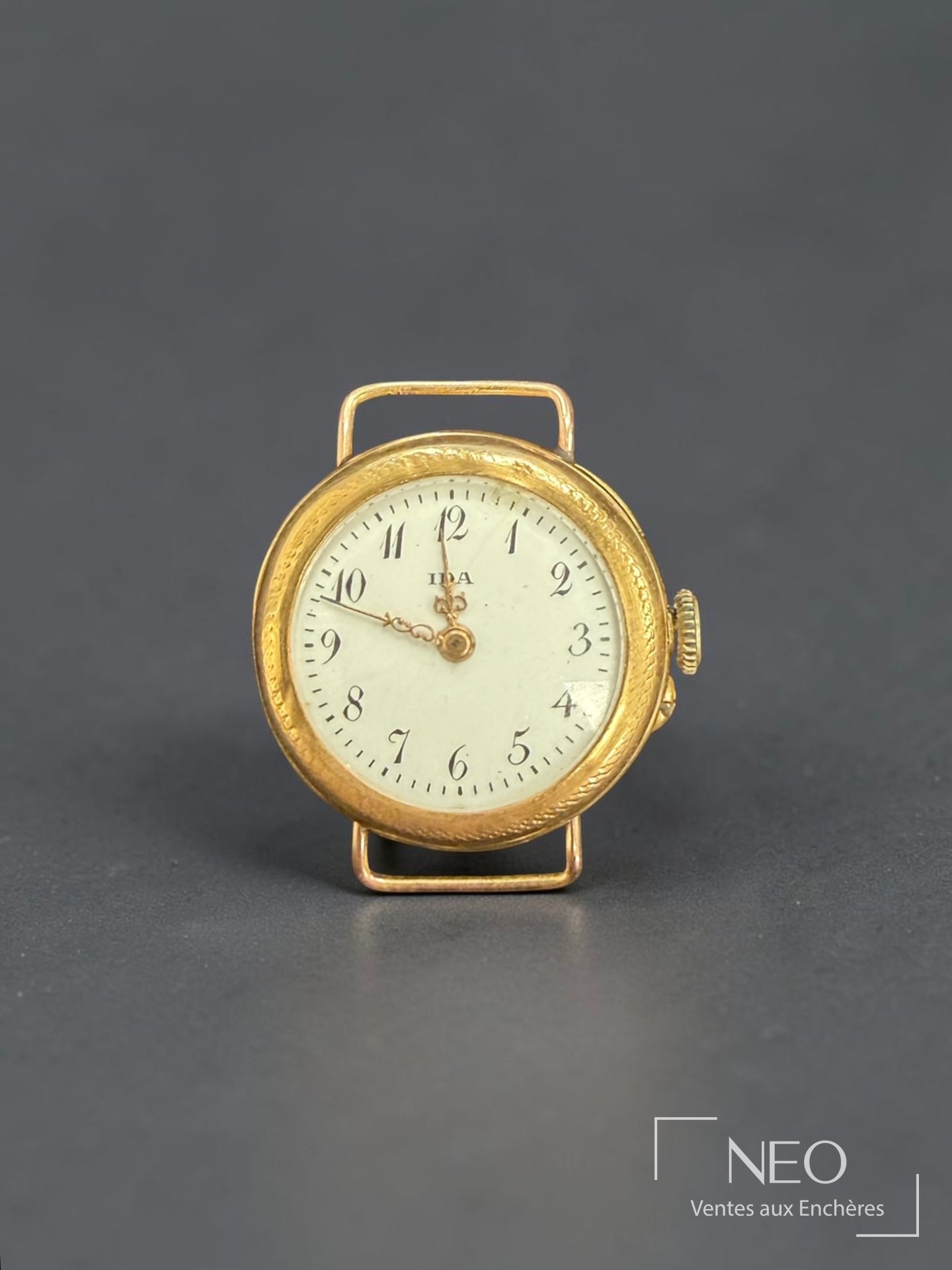 Boîtier de montre IDA en or jaune avec cadran émaillé blanc et chiffres arabes