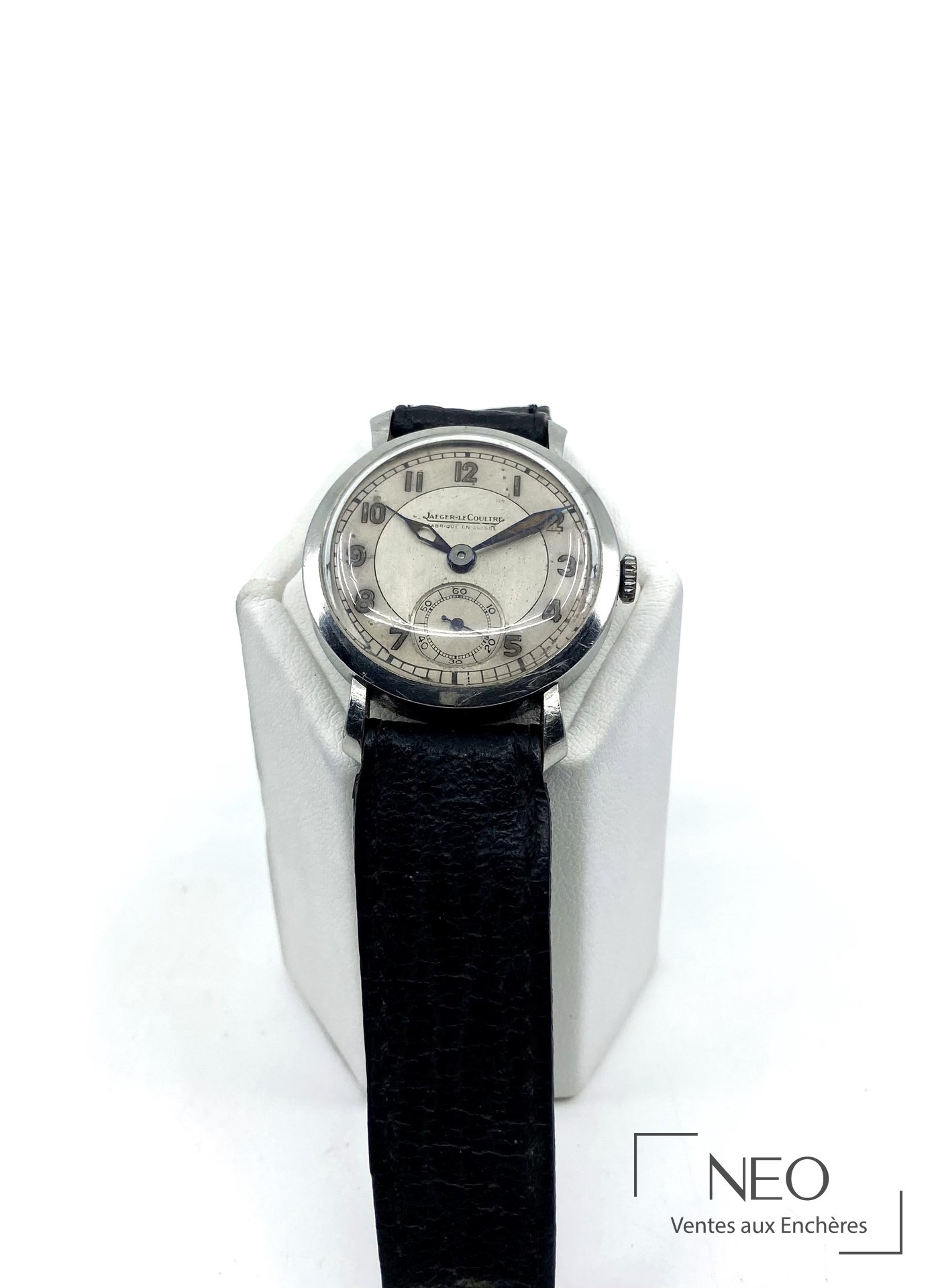 Montre Jaeger Lecoultre en acier sur support