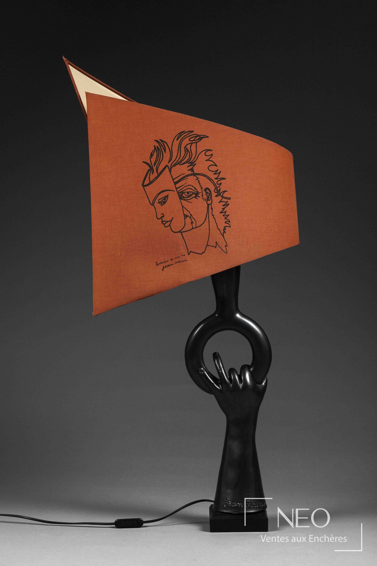Lampe d’après Jean Marais, céramique émaillée noire et abat-jour terracotta