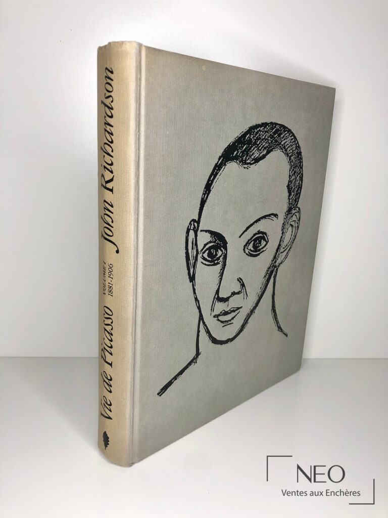 Livre relié en tissu gris avec portrait de Picasso sur la couverture.