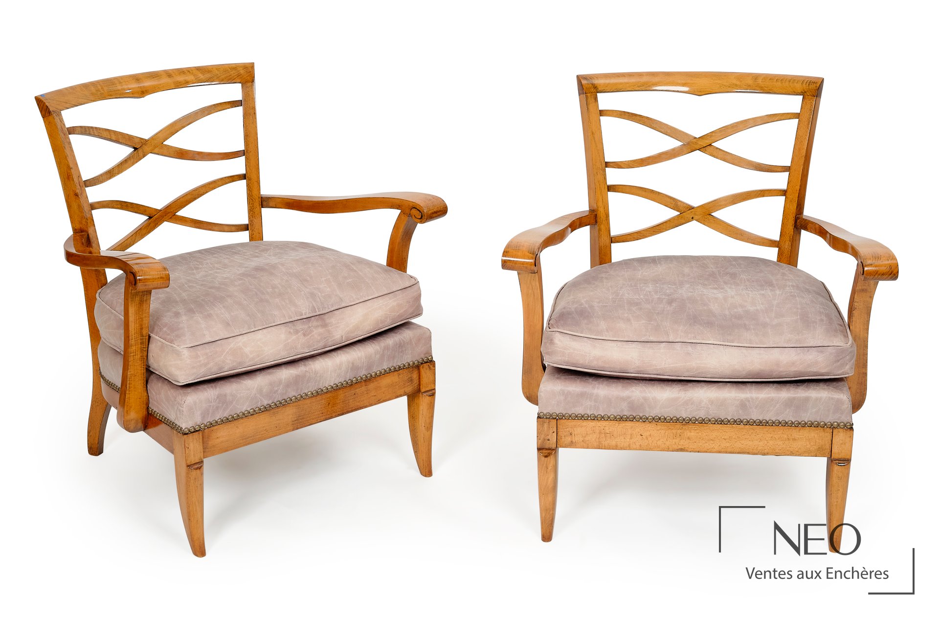 Attribué à Jules Leleu, paire de fauteuils en bois naturel sculpté