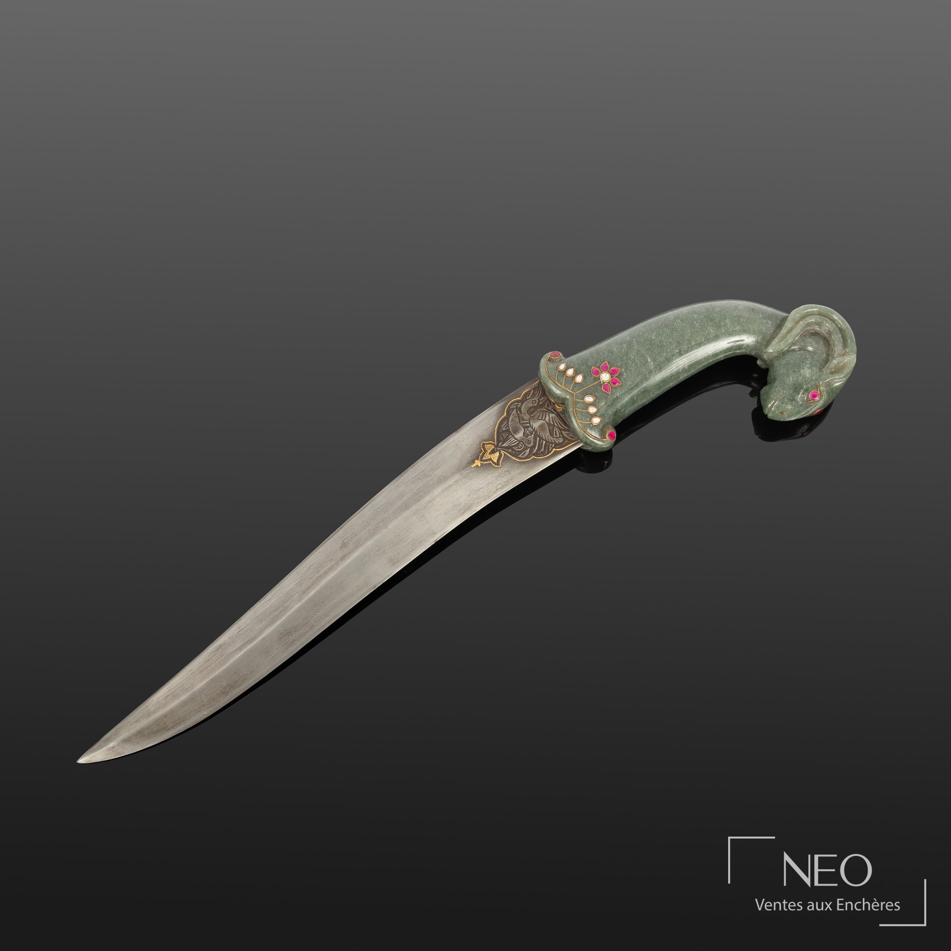 Important khanjar de style Moghol à pommeau tête de bélier en jade néphrite