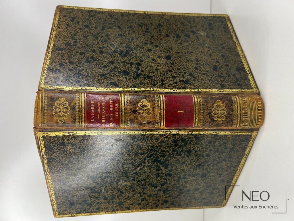 Livre relié en basane marbrée