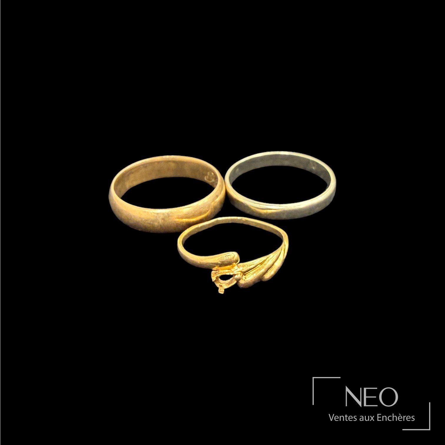 Lot de 6 bagues en or 18K, alliances et bague à décor strié
