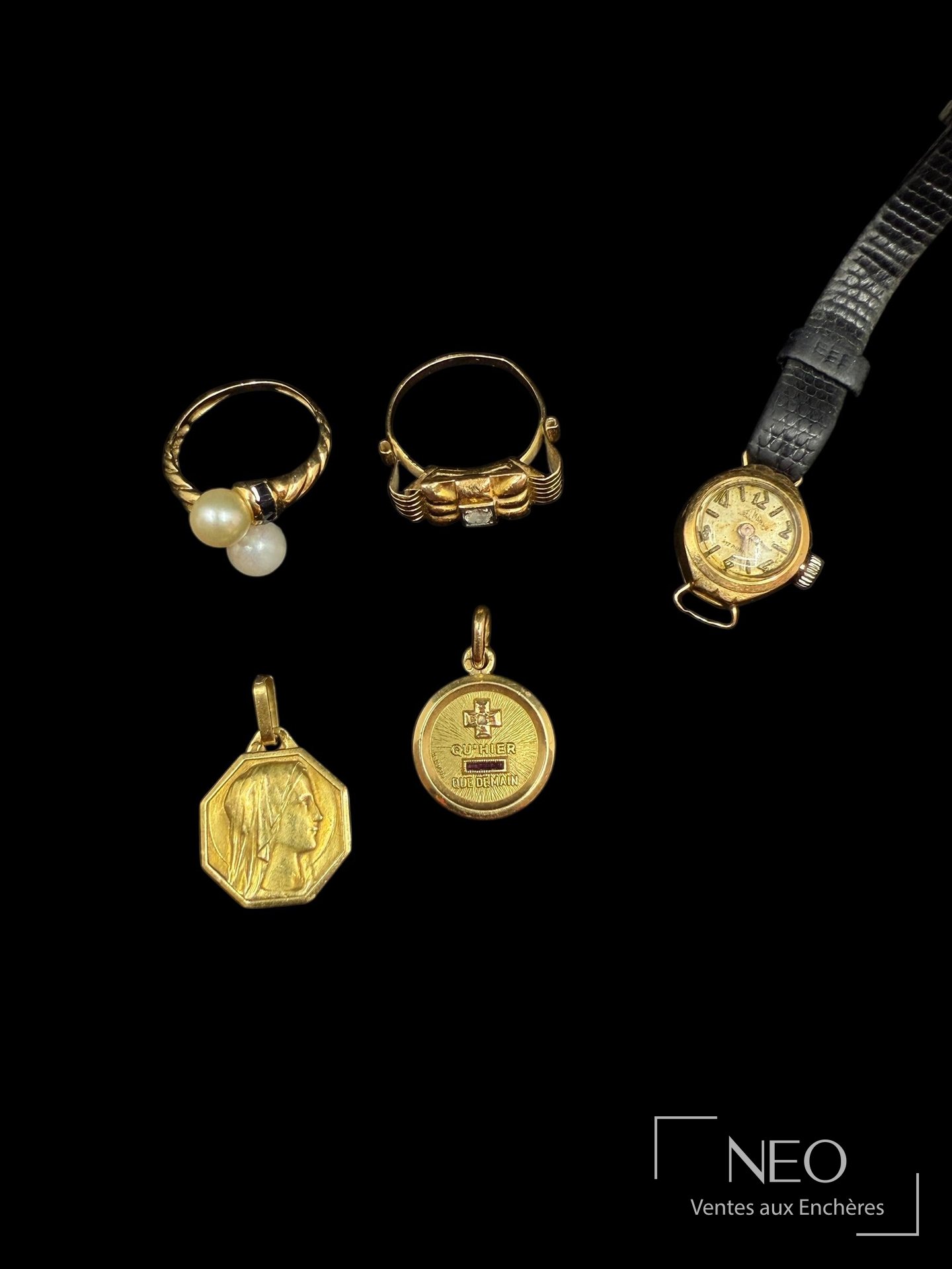 Lot en or 18 carats : montre, bagues et médailles