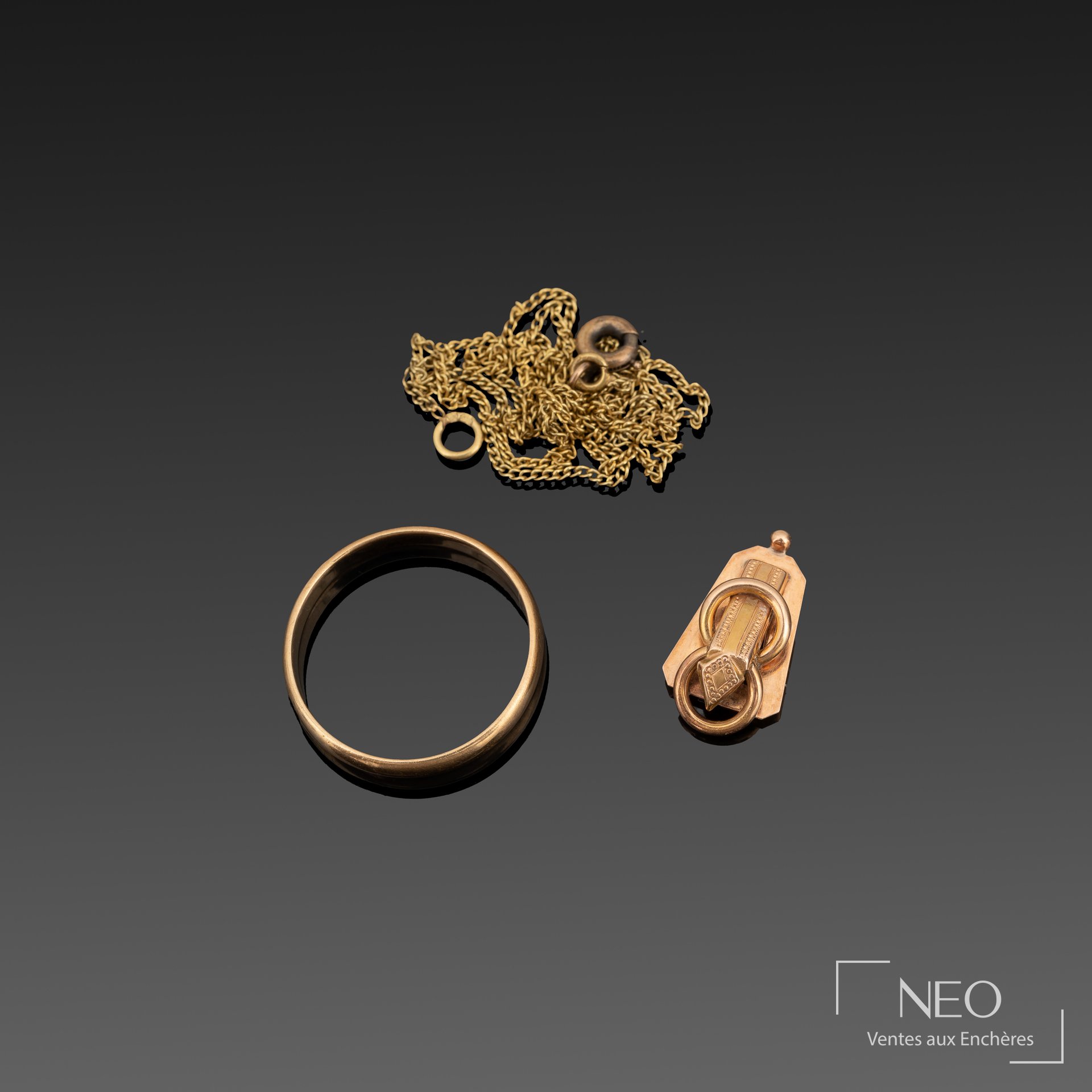 Lot de bijoux en or 18K avec chaîne