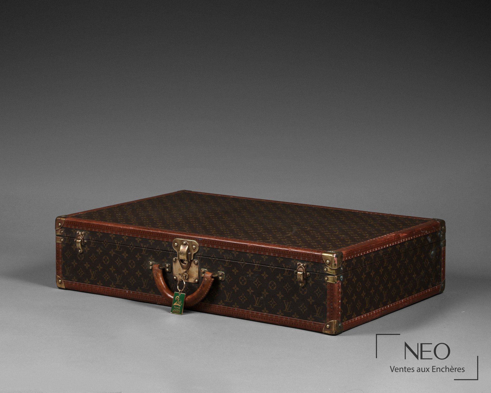 Valise Louis Vuitton monogrammée fermée