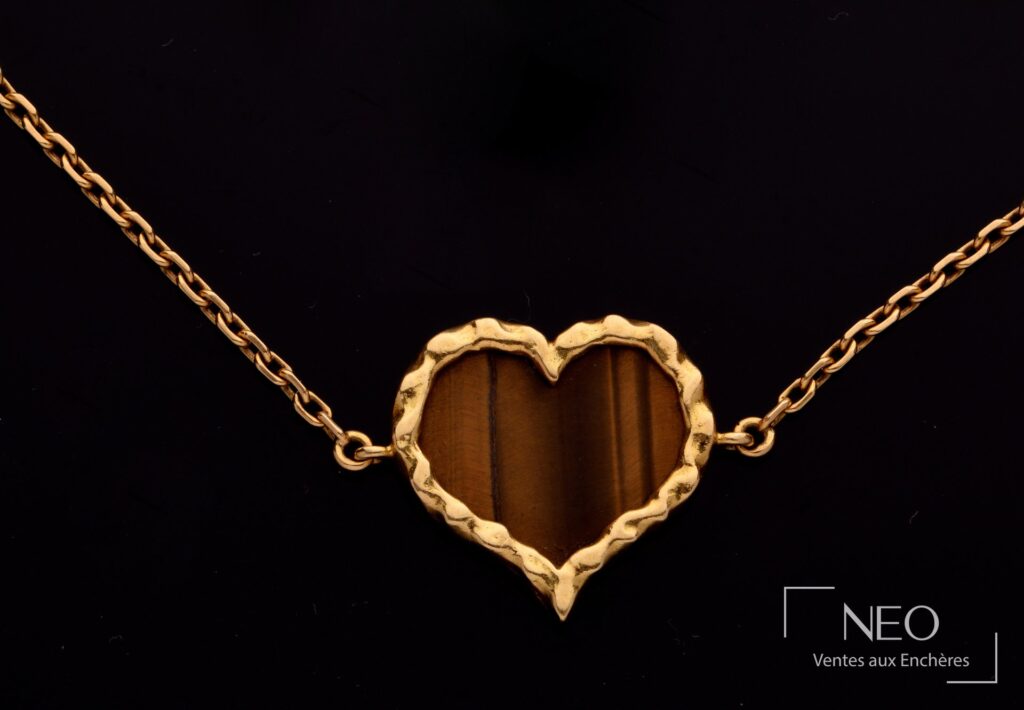 Bracelet Maison FRED en or jaune avec pendentif cœur serti d'œil de tigre
