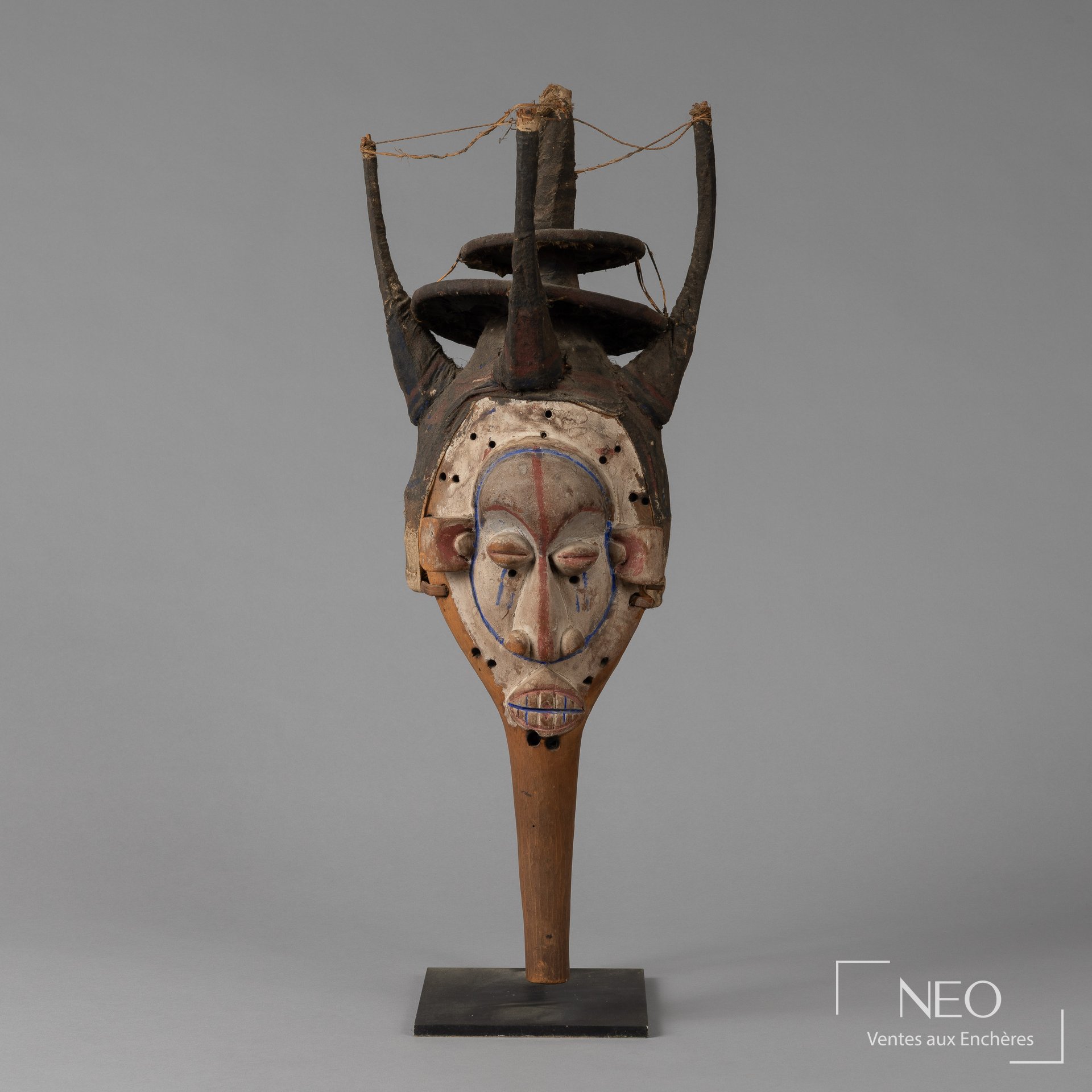 Masque Yaka en bois et fibre