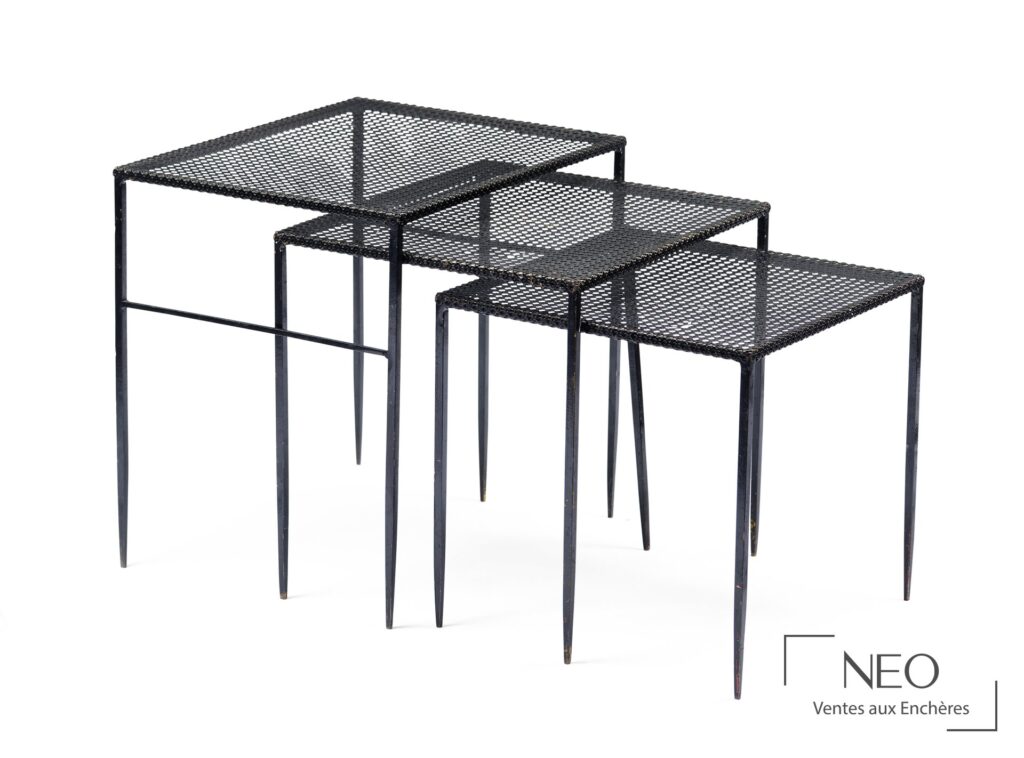 Ensemble de trois tables gigognes rectangulaires en tôle perforée noire