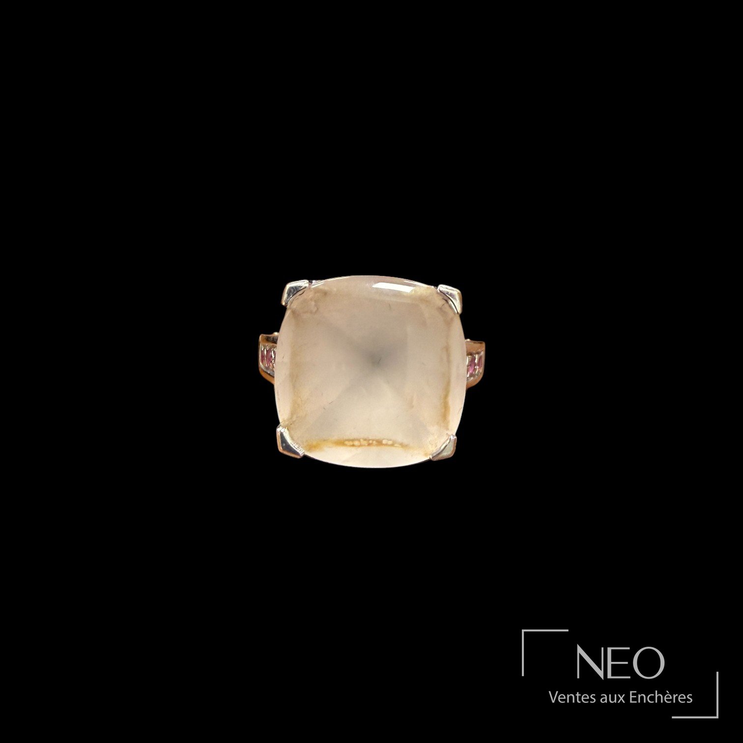 Mauboussin bague « petite rose d’amour » en or gris 18K, quartz rose et rubis