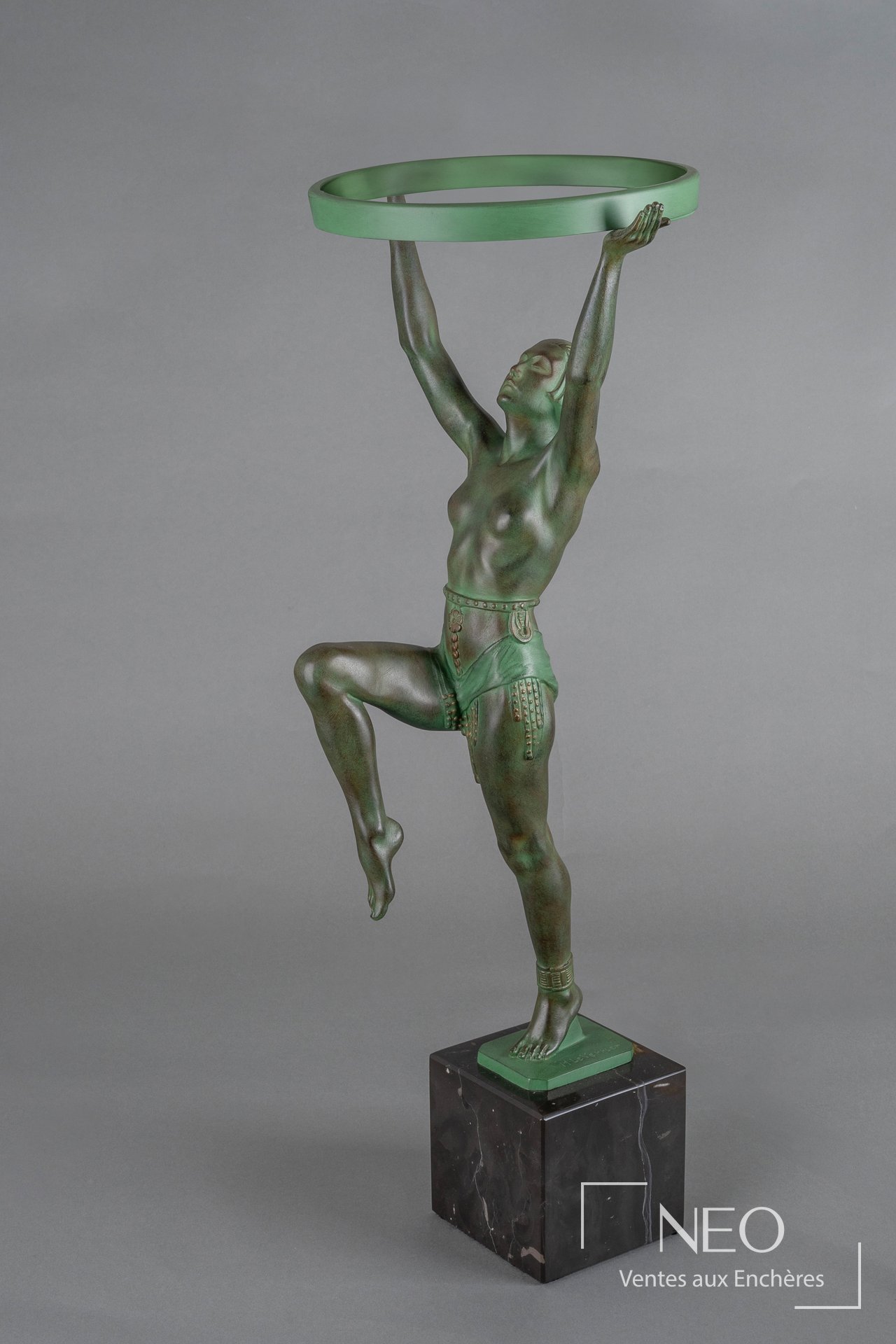 D’après Max Le Verrier La danseuse à la coupe lampe Art déco