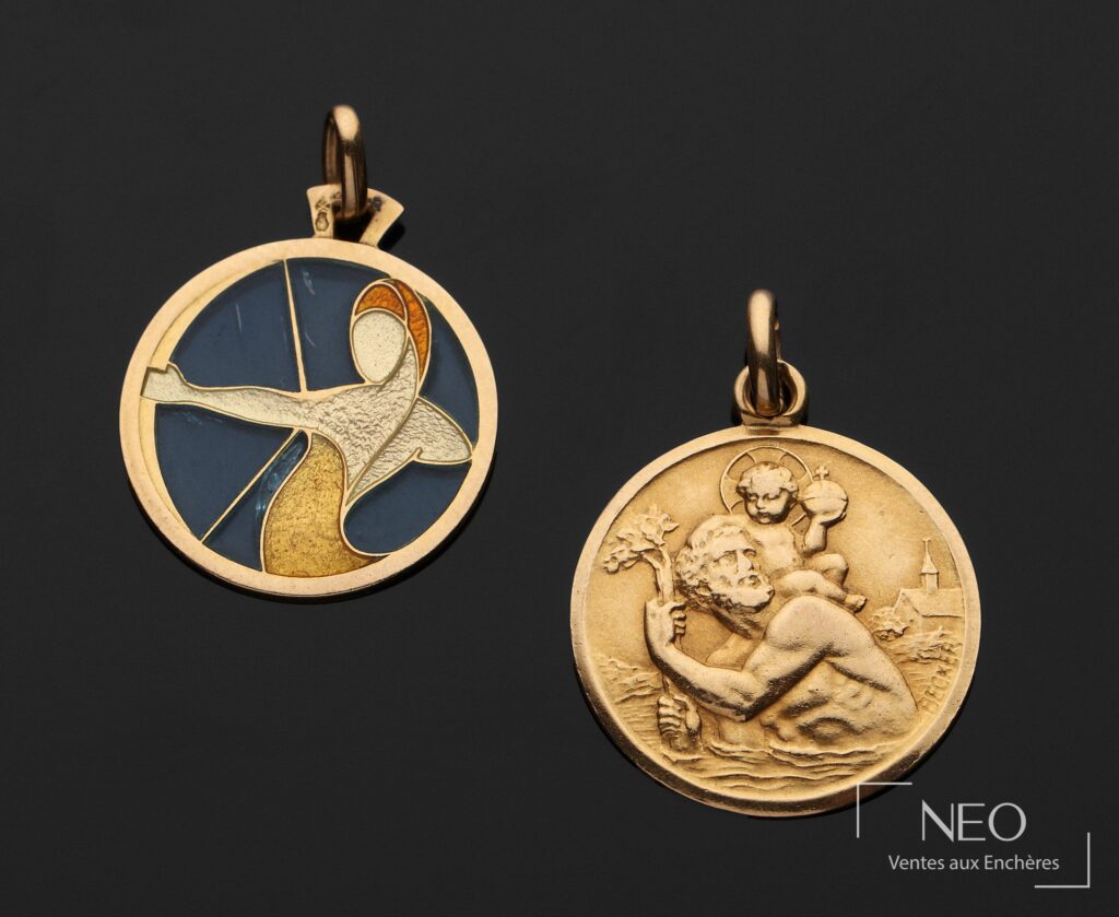 Deux médailles rondes en or jaune