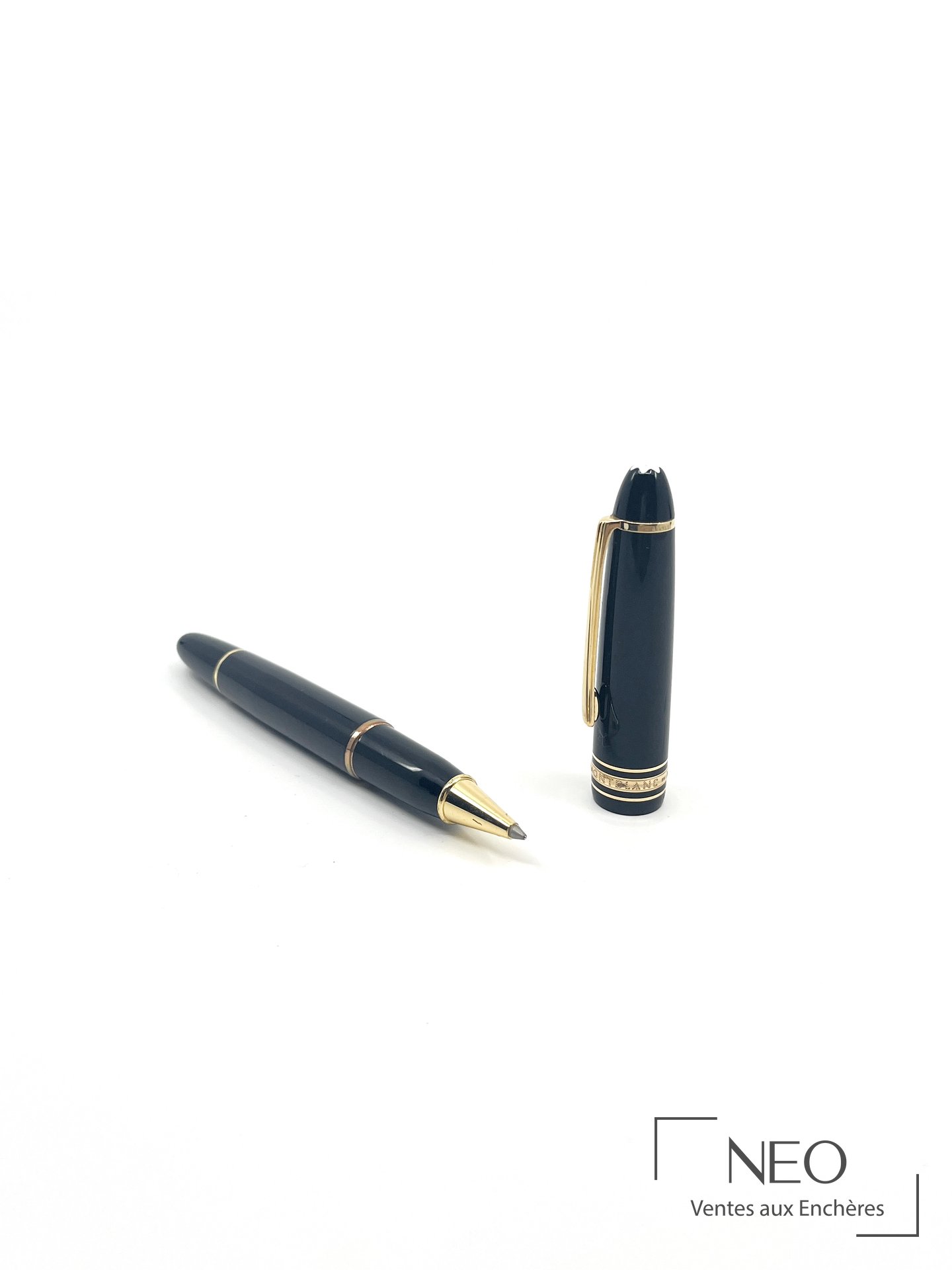 Montblanc Meisterstück, stylo bille en résine noire et métal doré