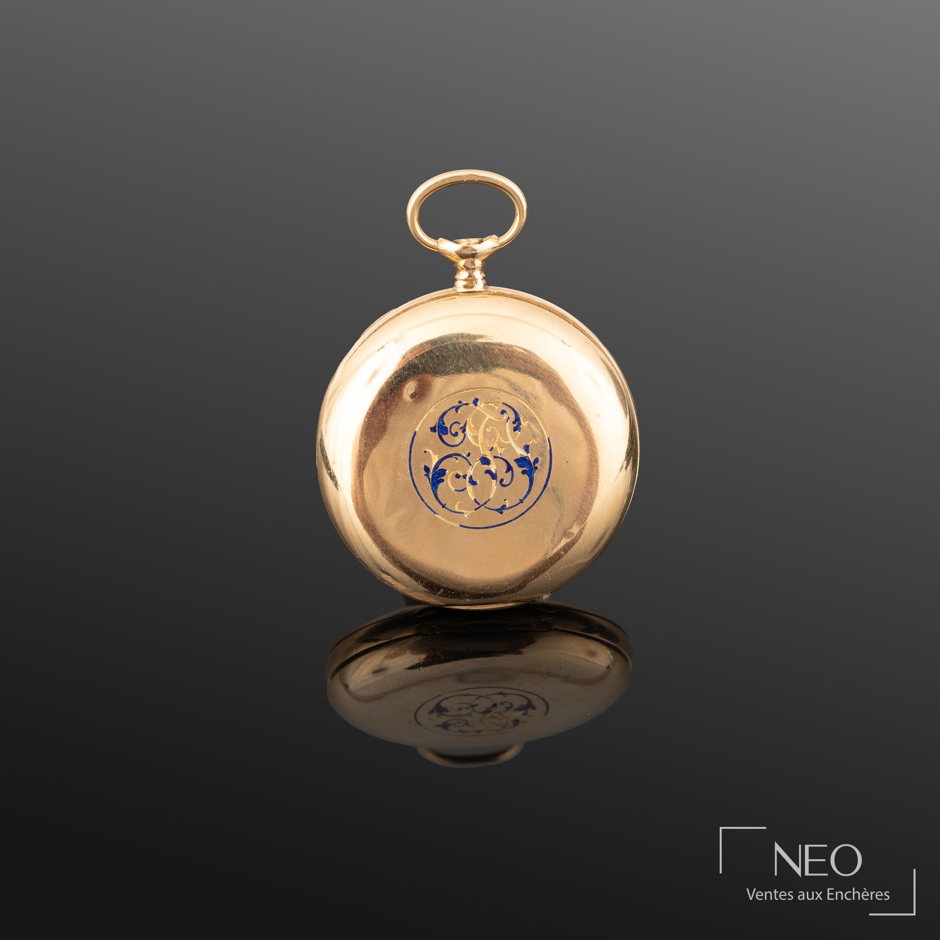 Montre à gousset en or jaune 18K à monogramme émaillé