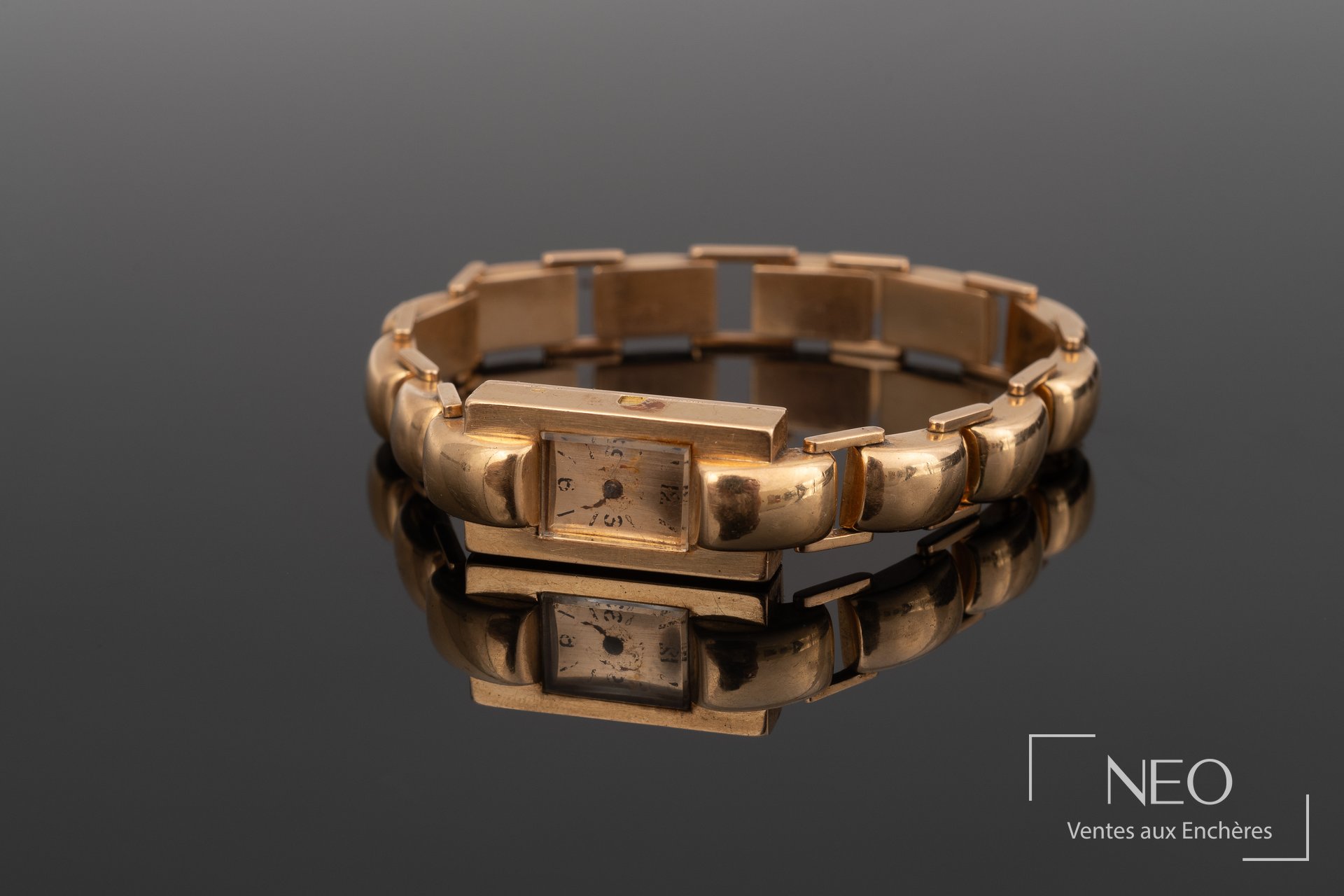 Montre bracelet rectangulaire en or jaune 18 carats, cadran champagne