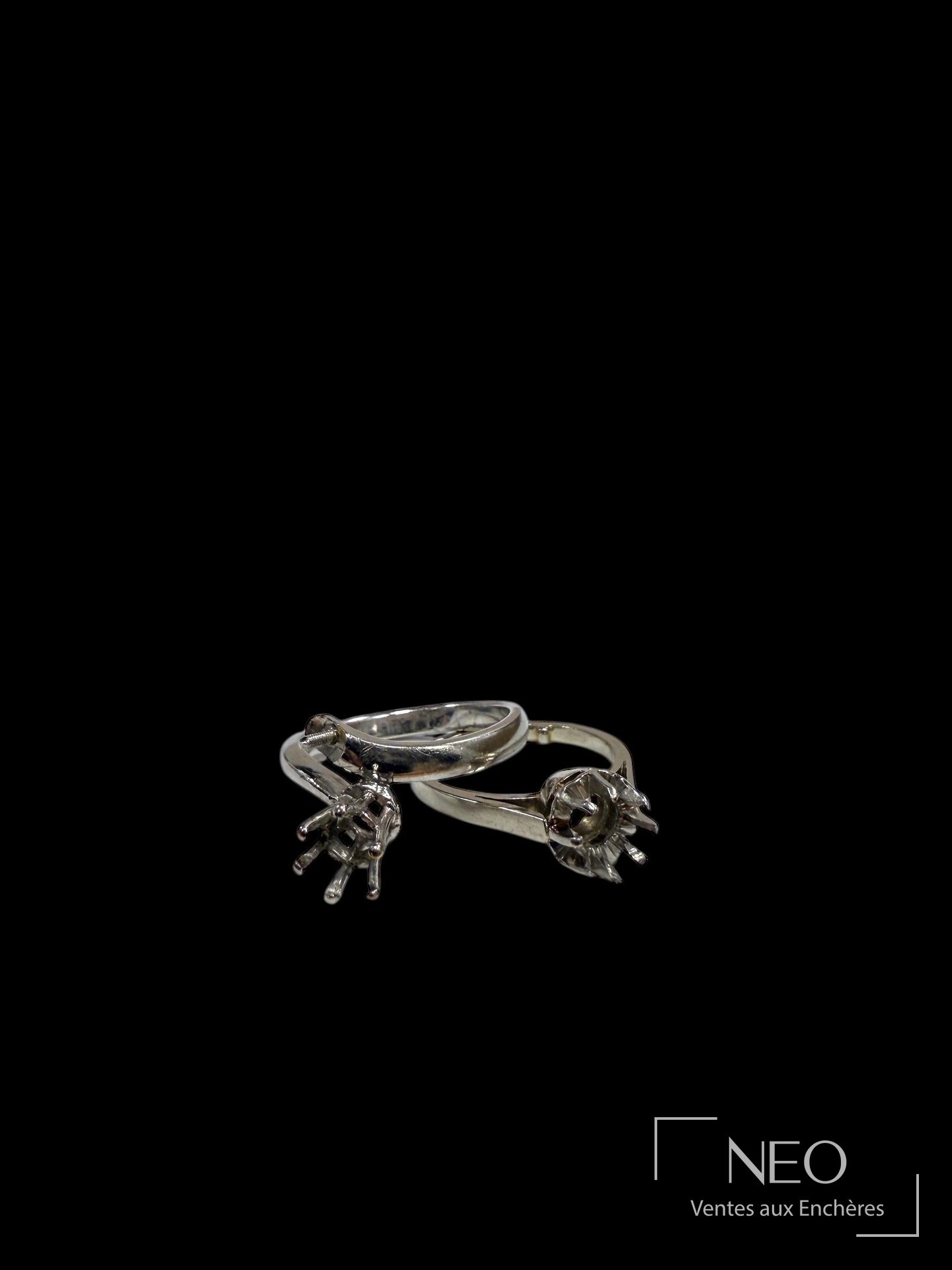 Deux montures de bagues en or gris 18 carats et platine