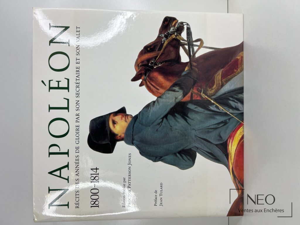 Couverture illustrée du livre Napoléon avec le titre et le personnage en uniforme