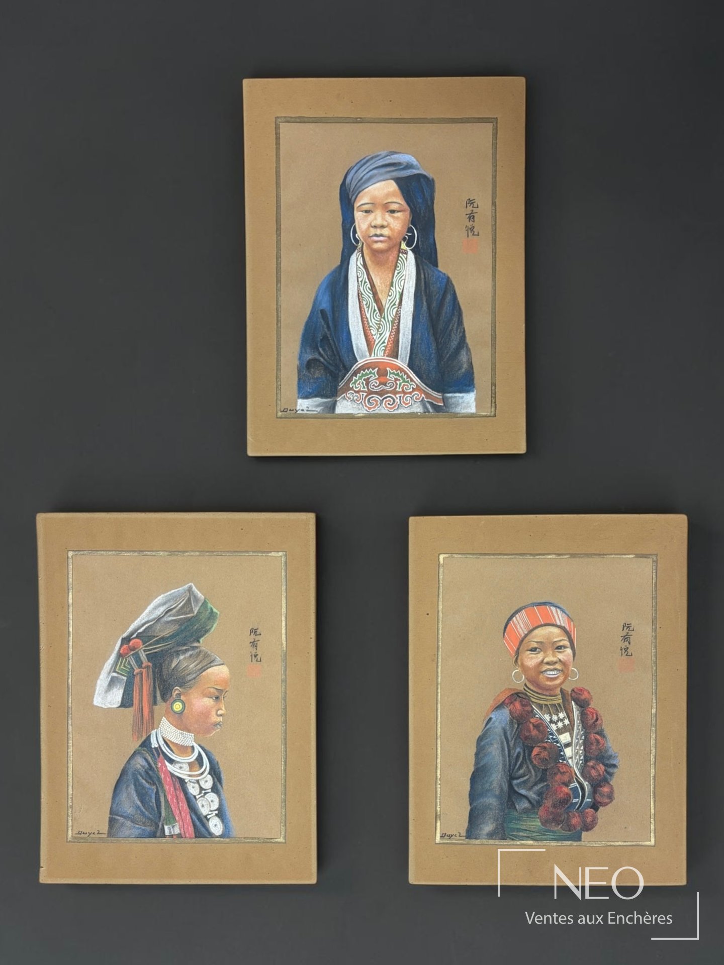 Trois pastels sur papier représentant des femmes enturbannées