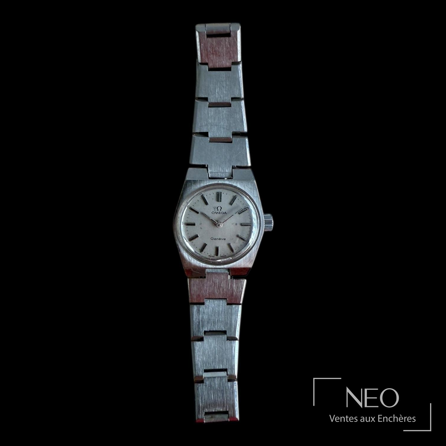 Montre bracelet Omega Genève de forme tonneau