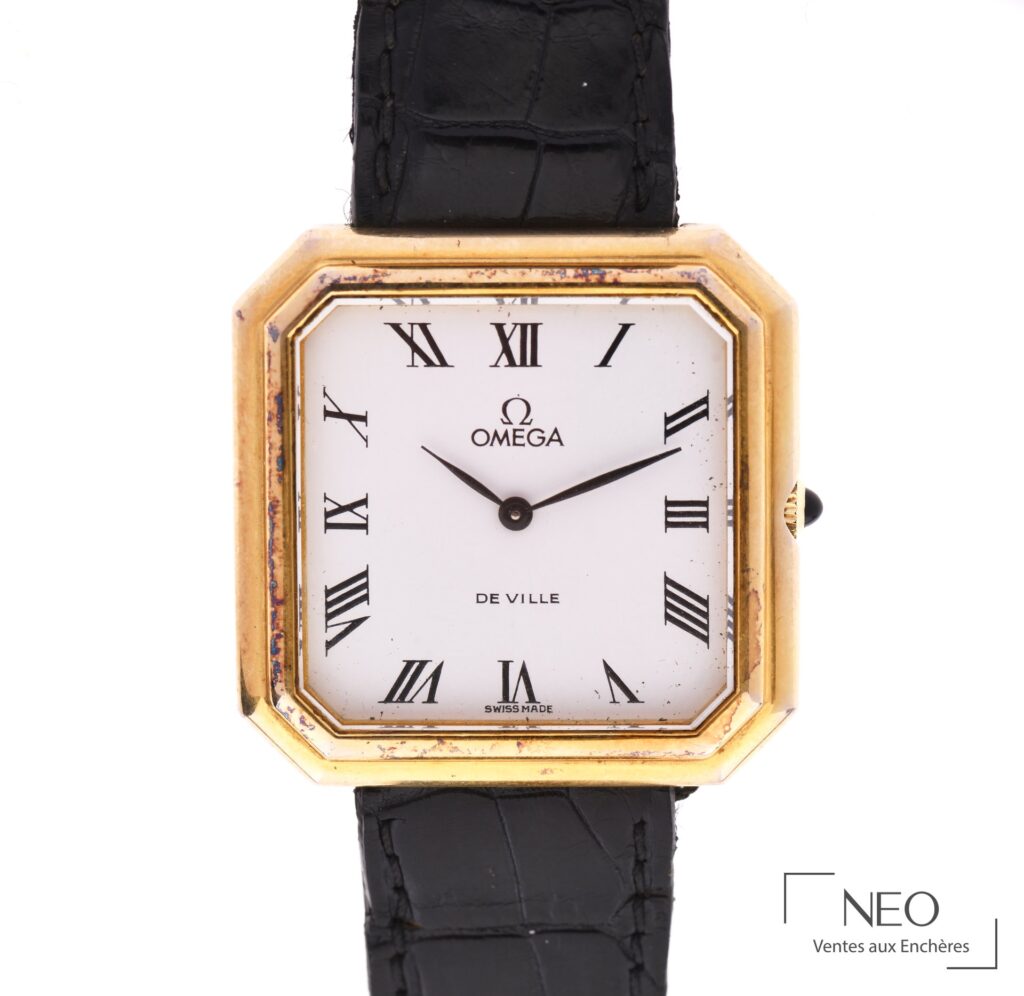 Montre OMEGA de ville en vermeil vue de face