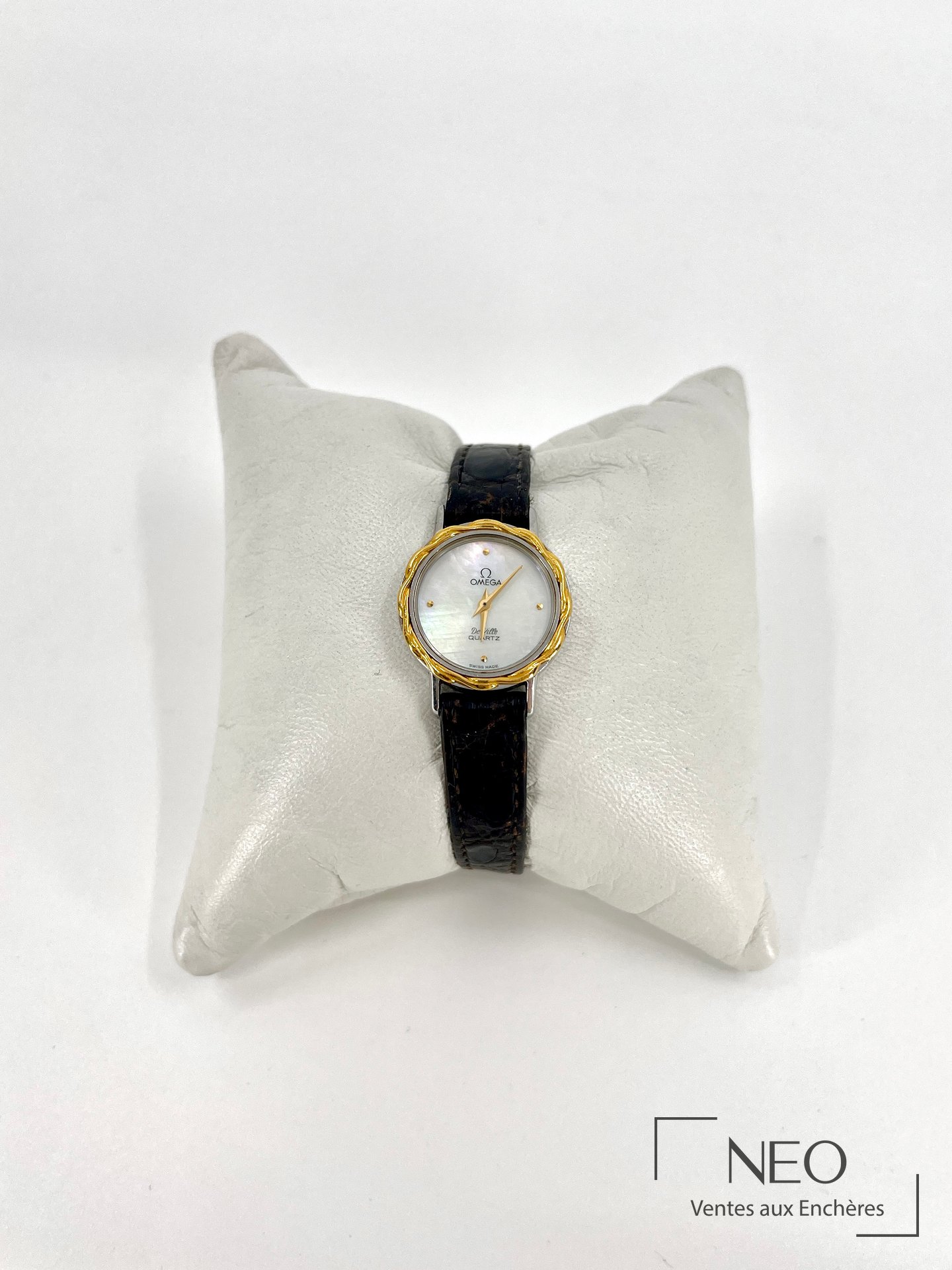 Omega Deauville montre de dame en acier et or jaune 18 carats