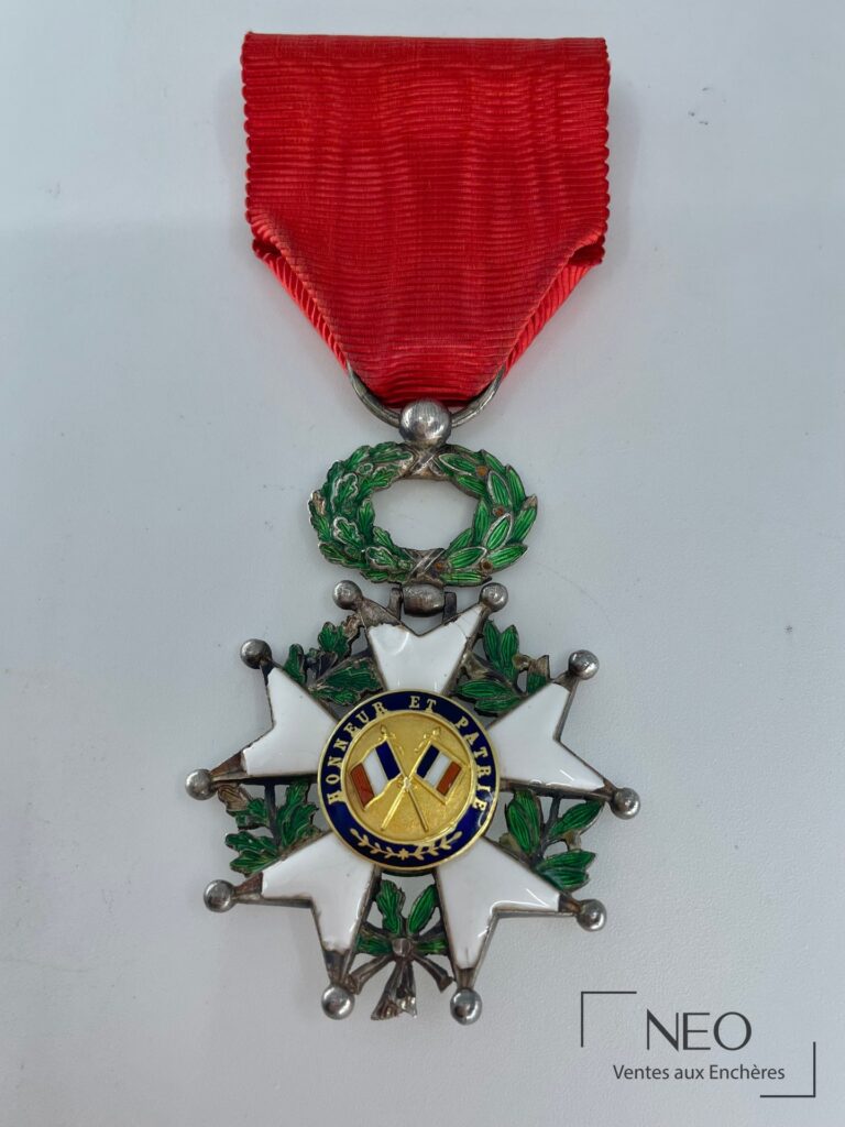 Étoile de chevalier de la Légion d'honneur au ruban rouge