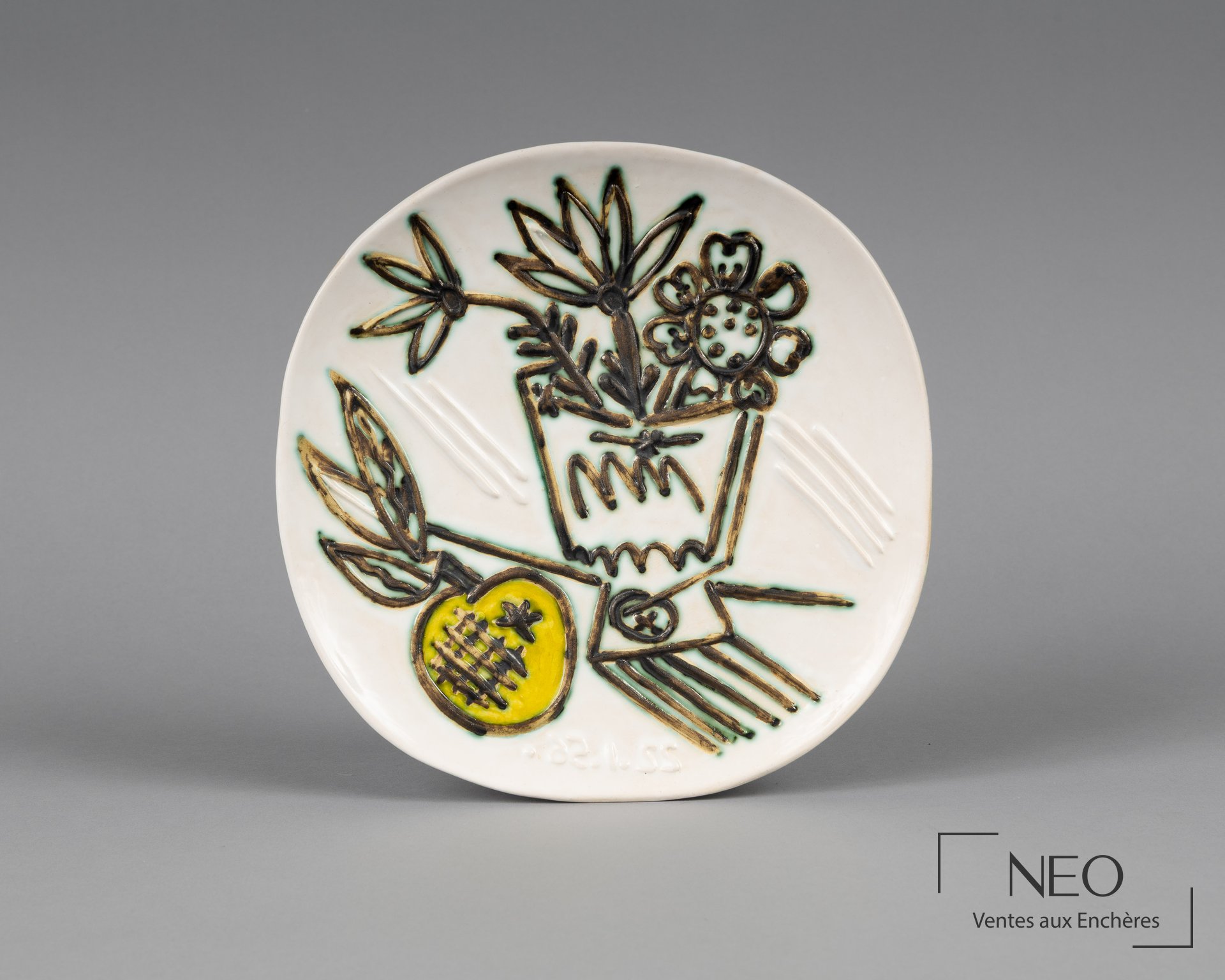 Pablo Picasso Bouquet à la pomme, assiette ronde carrée en faïence blanche