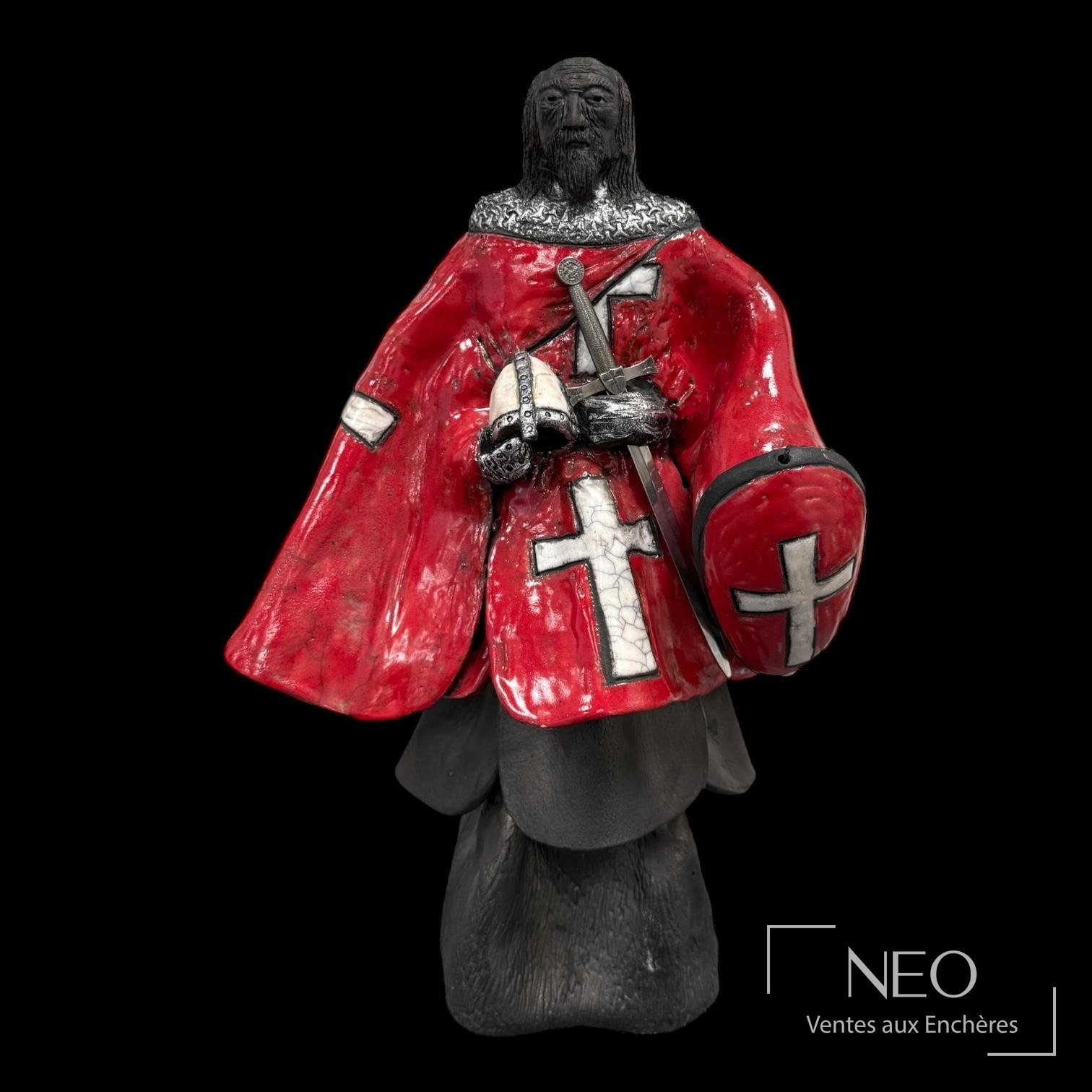 Chevalier médiéval en céramique polychrome de face