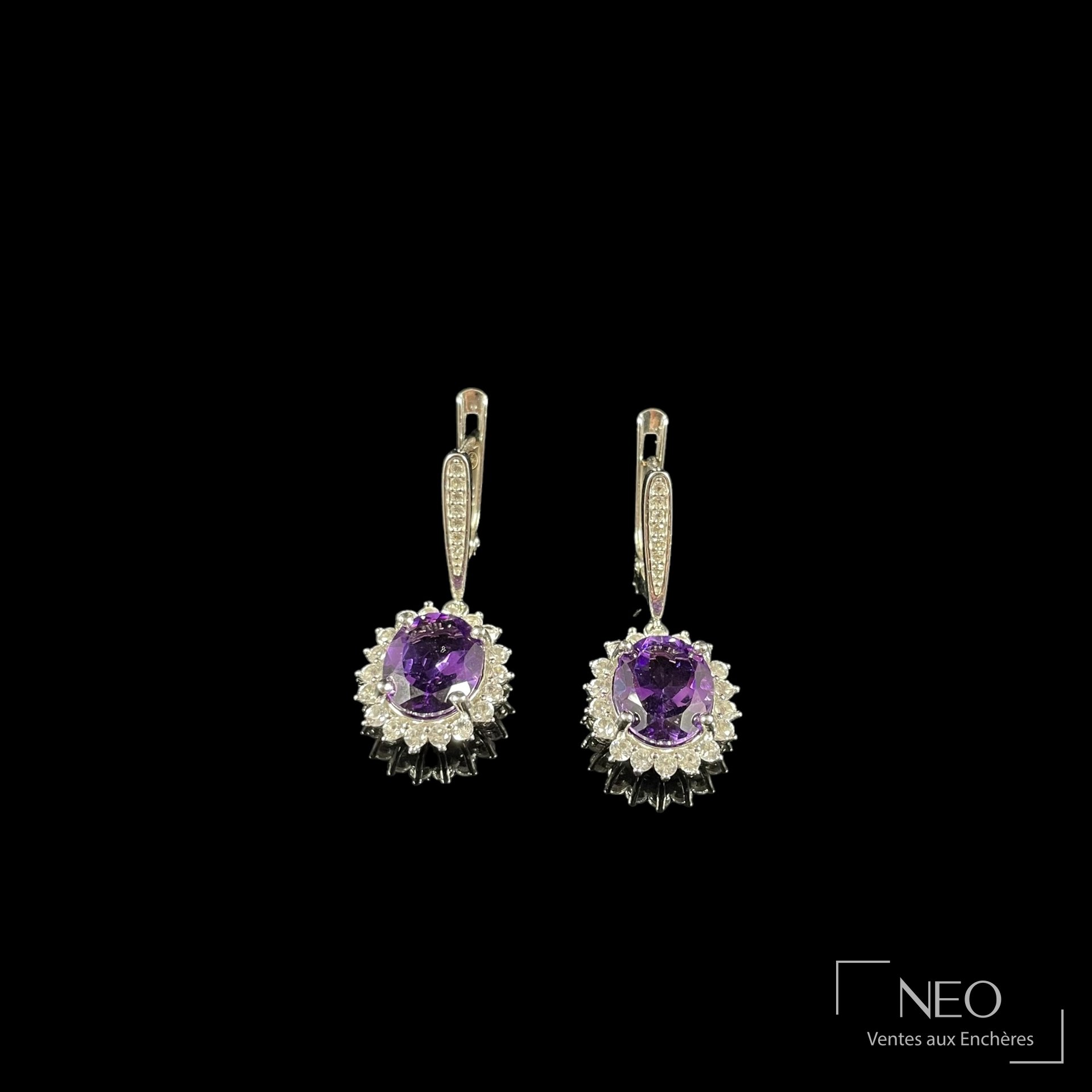 Pendants d&rsquo;oreilles en argent à pierre violette et brillants