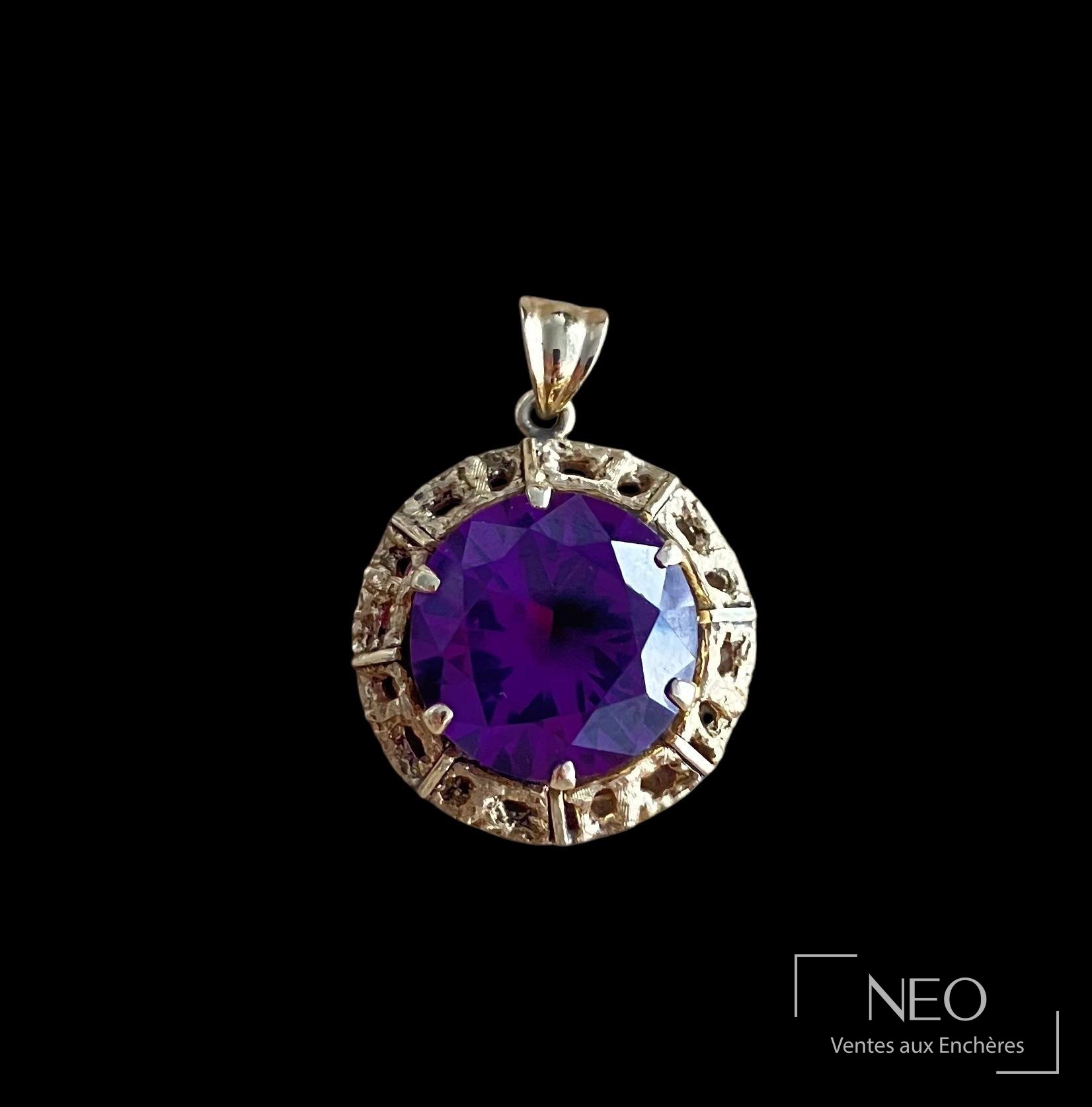 Pendentif ajouré en or jaune 9 carats et améthyste facettée