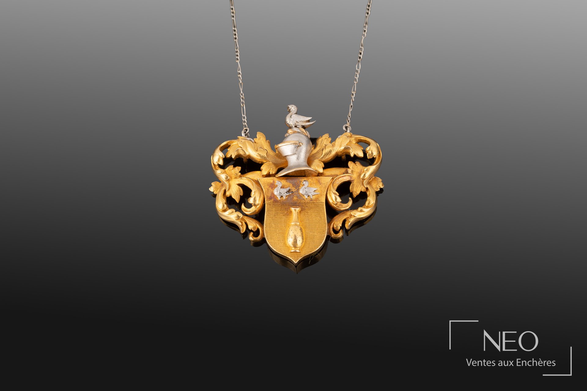 Pendentif héraldique aux armes de la famille de Bouteiller, platine et or jaune