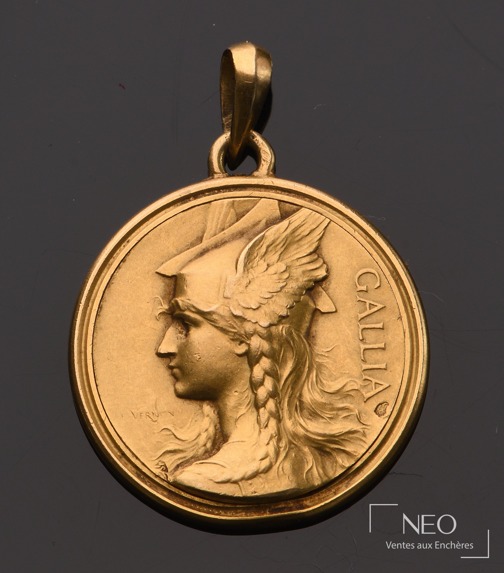 Pendentif médaille GALLIA en or jaune 18 carats