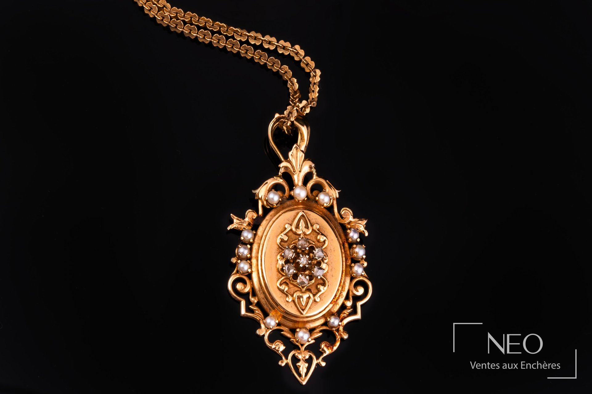 Ensemble chaîne de cou et pendentif en or jaune 18 carats