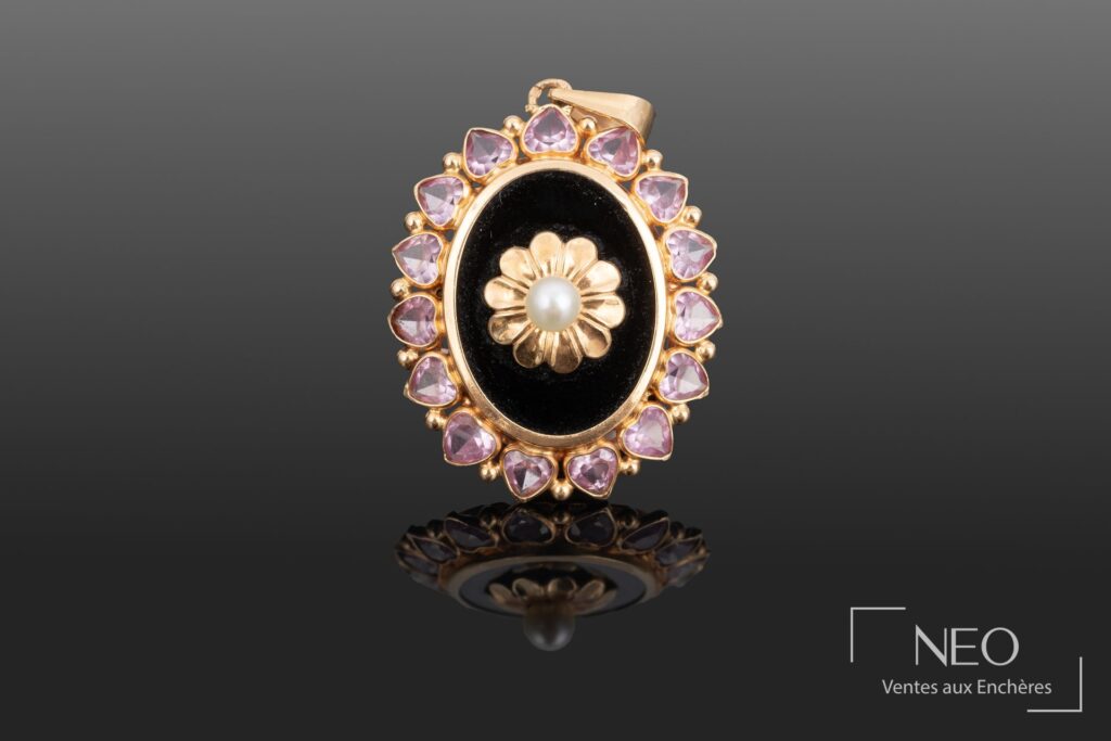 Pendentif ovale en or rose