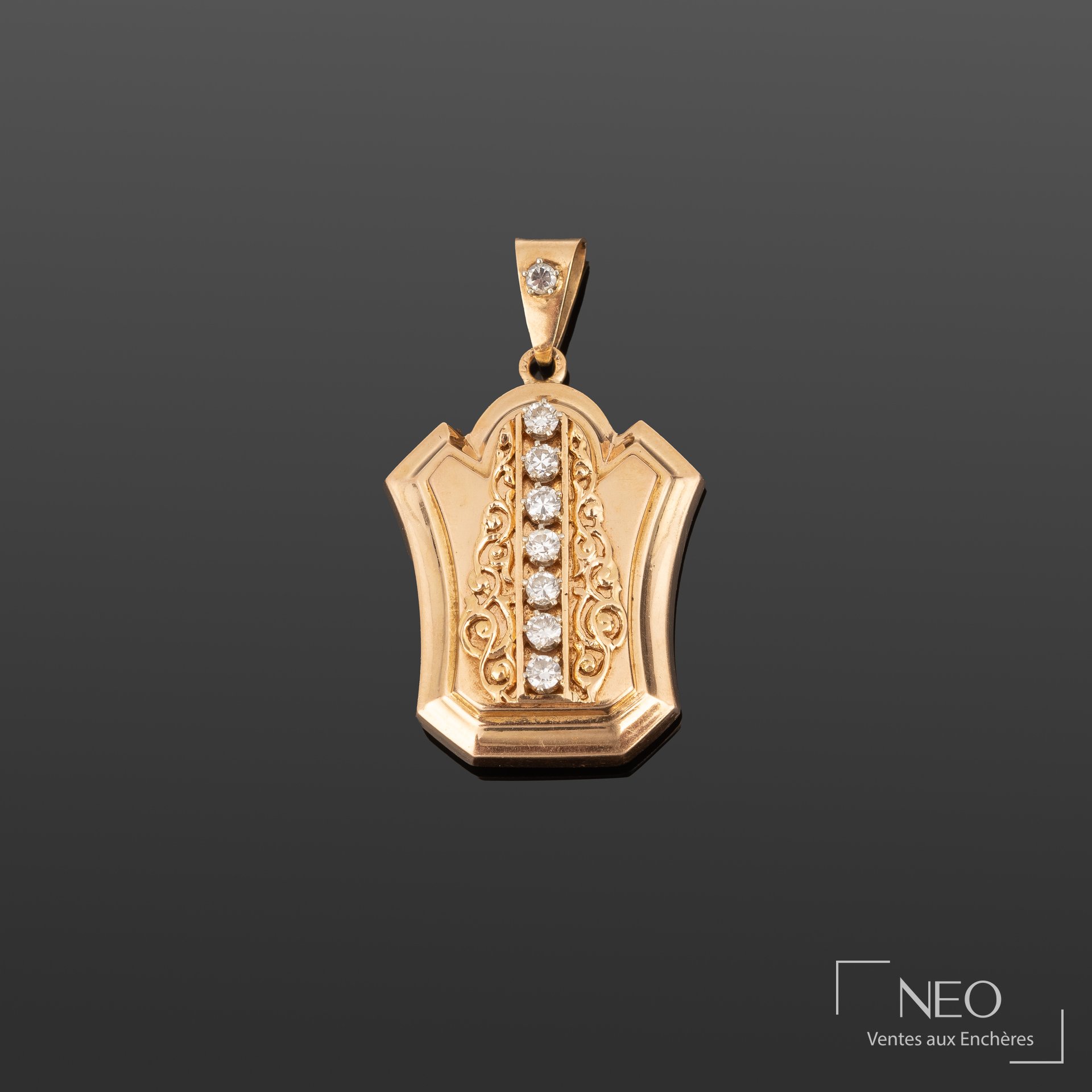 Pendentif porte-photo en or jaune 18K orné de diamants