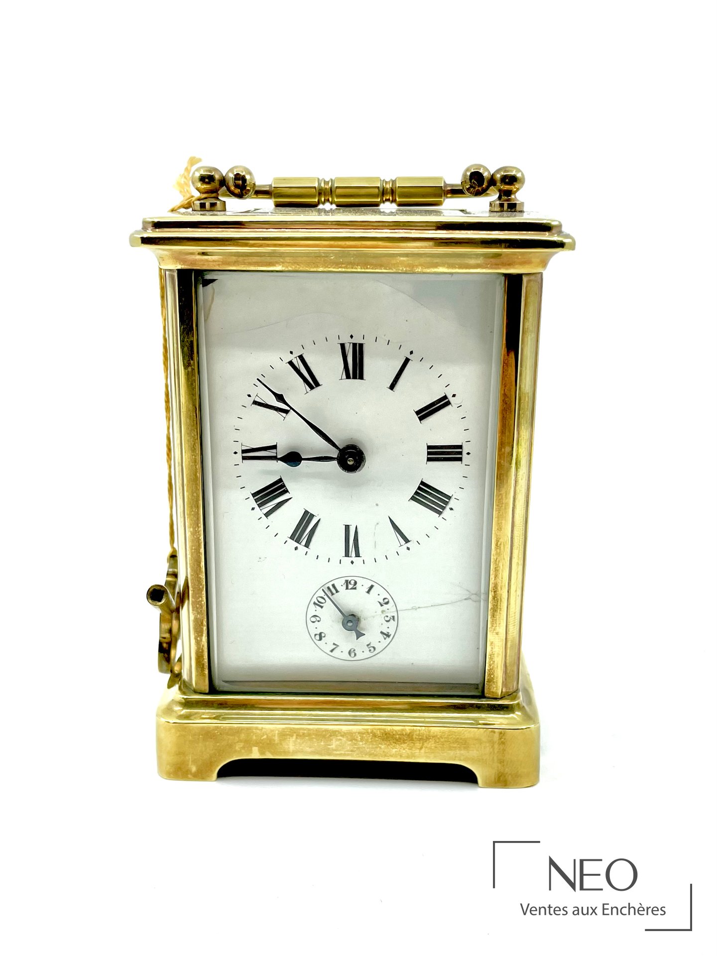 Pendulette d’officier en laiton vitré avec cadran émaillé blanc et chiffres romains
