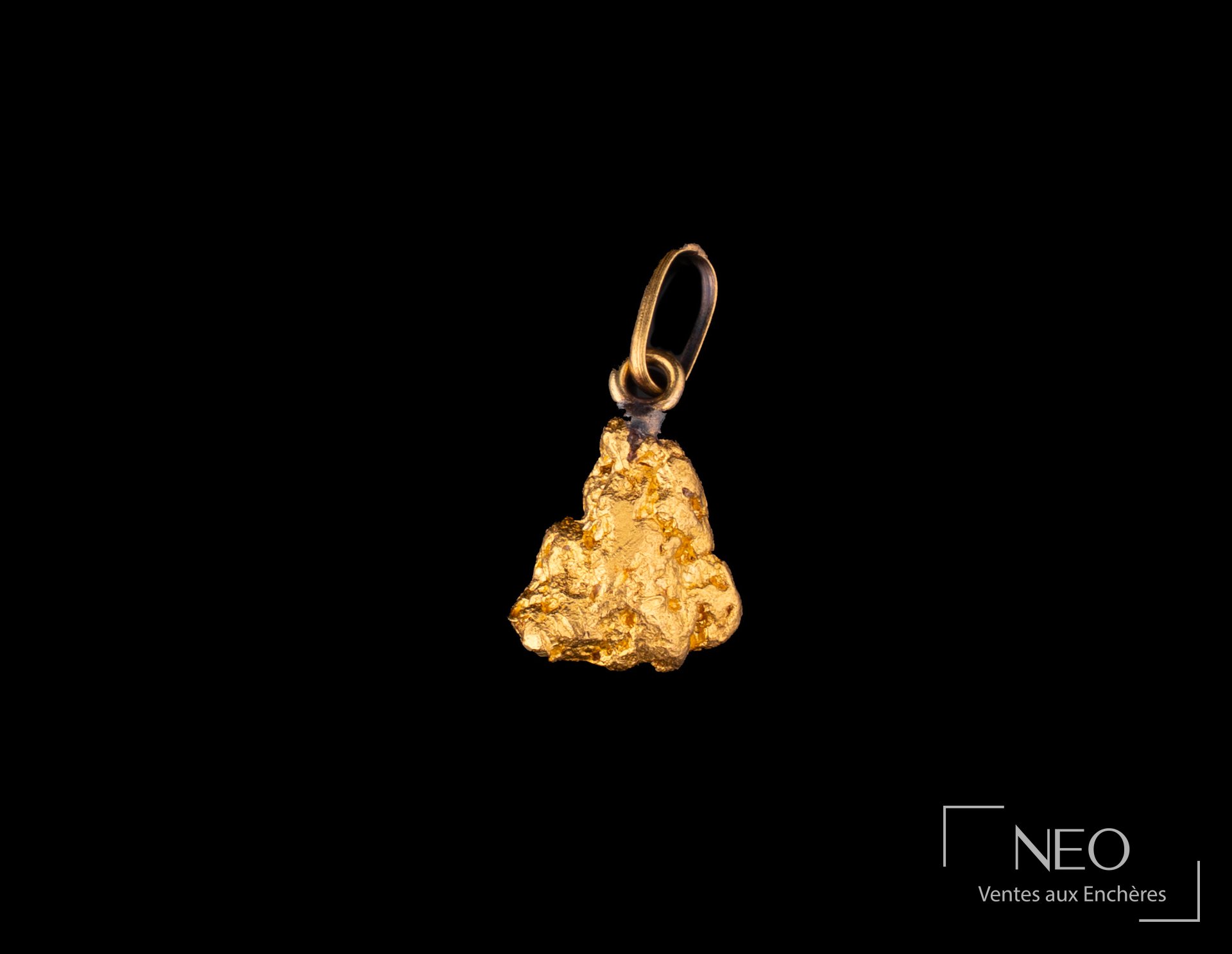 Pépite en or jaune 24 carats montée en pendentif