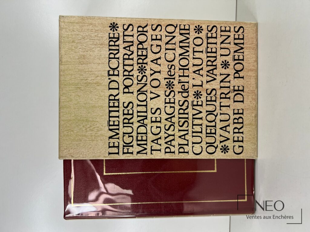Deux livres superposés