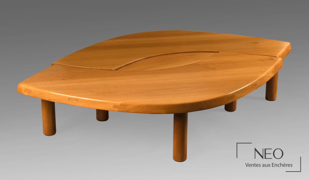 Table basse en orme massif de forme libre
