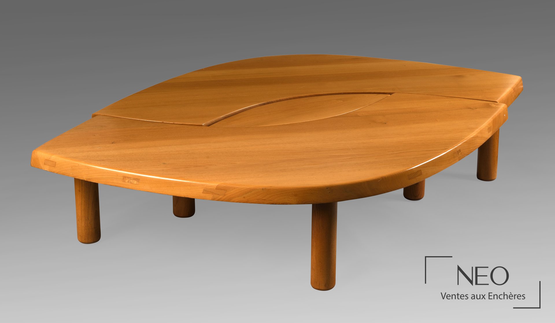 Table basse en orme massif de forme libre