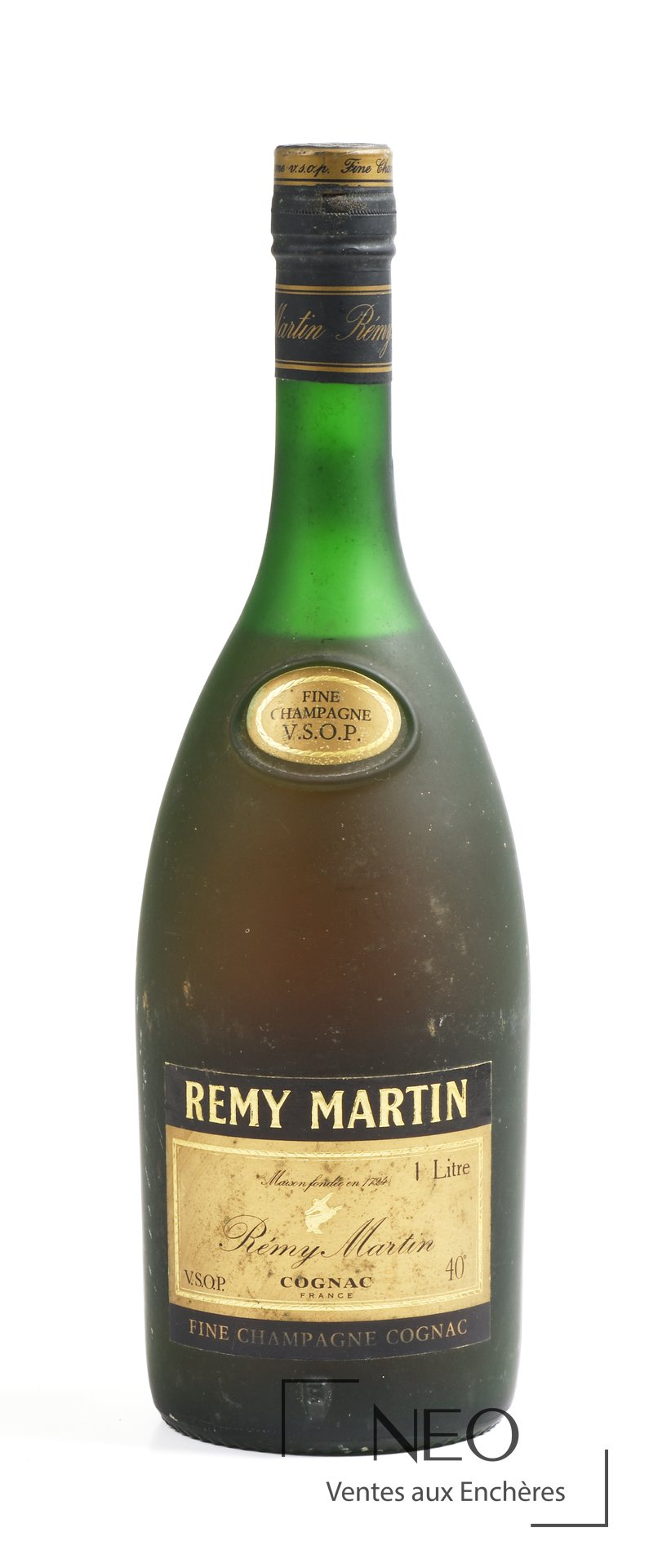 Bouteille de cognac Rémy Martin VSOP vue de face avec étiquette Fine Champagne
