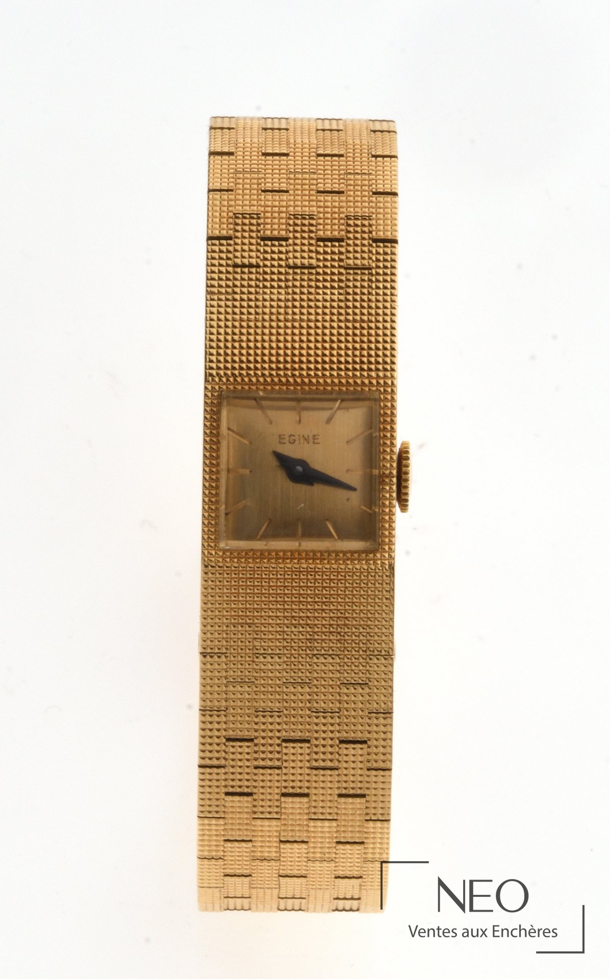 Montre de dame rectangulaire en or jaune avec cadran signé Egine.