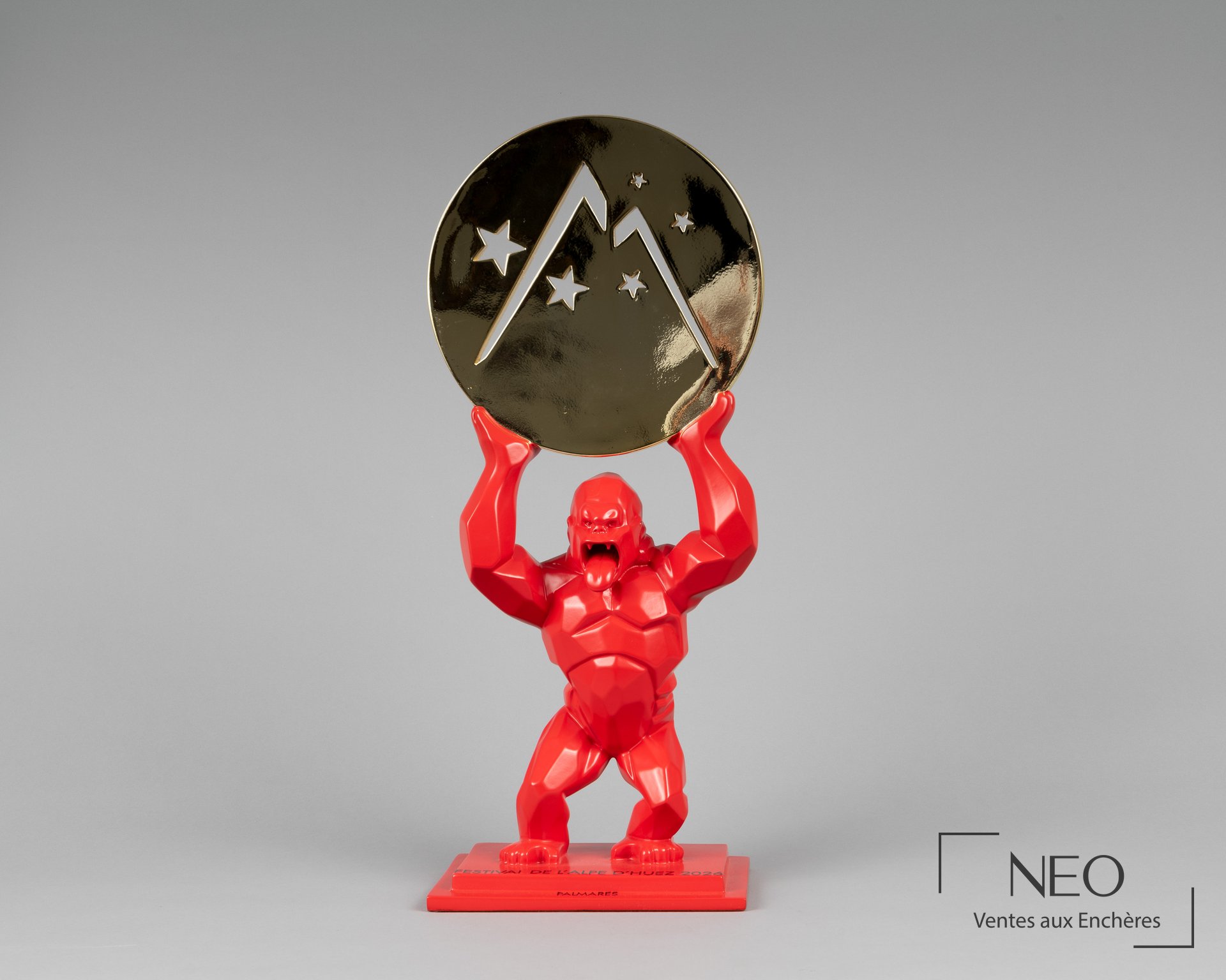 Richard Orlinski Kong Trophée Palmarès en résine rouge