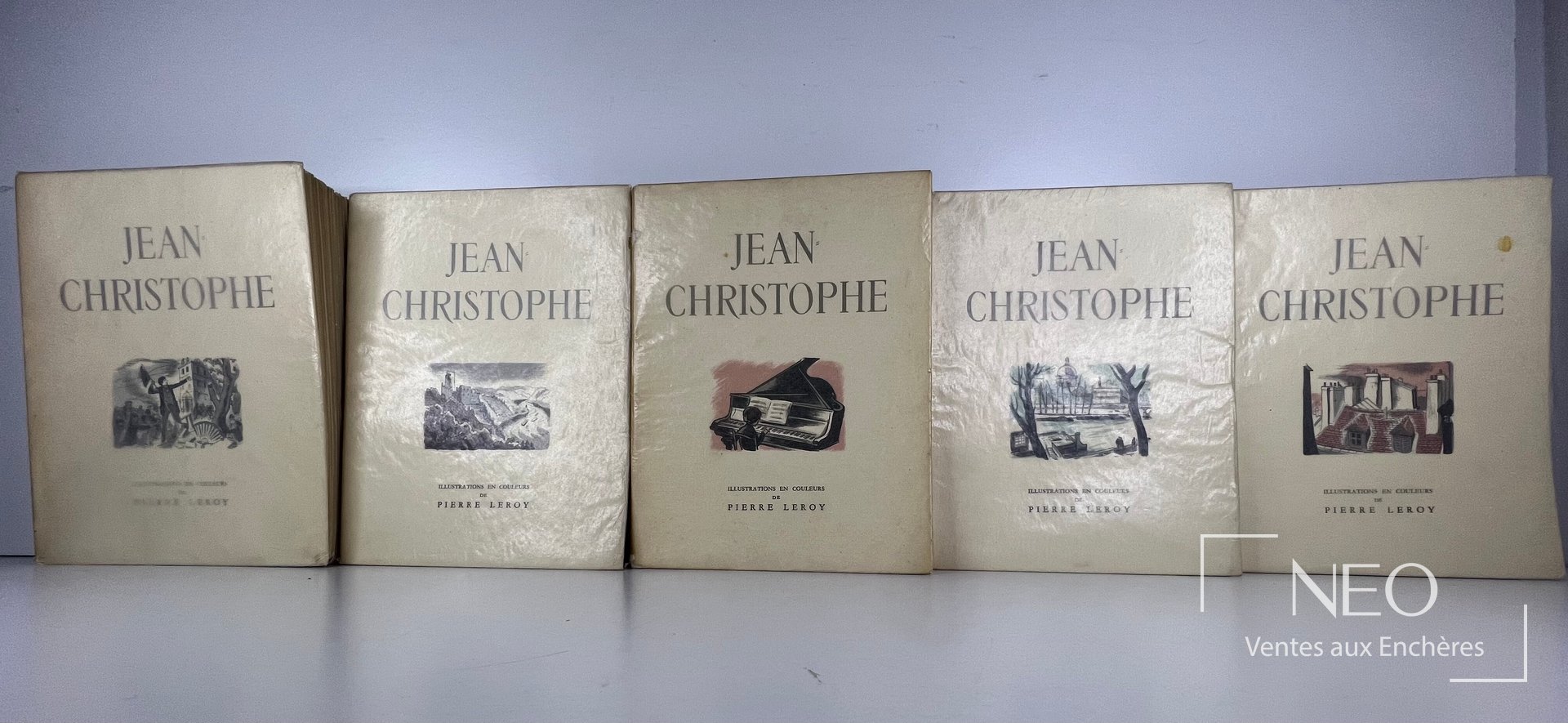 Cinq volumes brochés de Jean-Christophe alignés de face