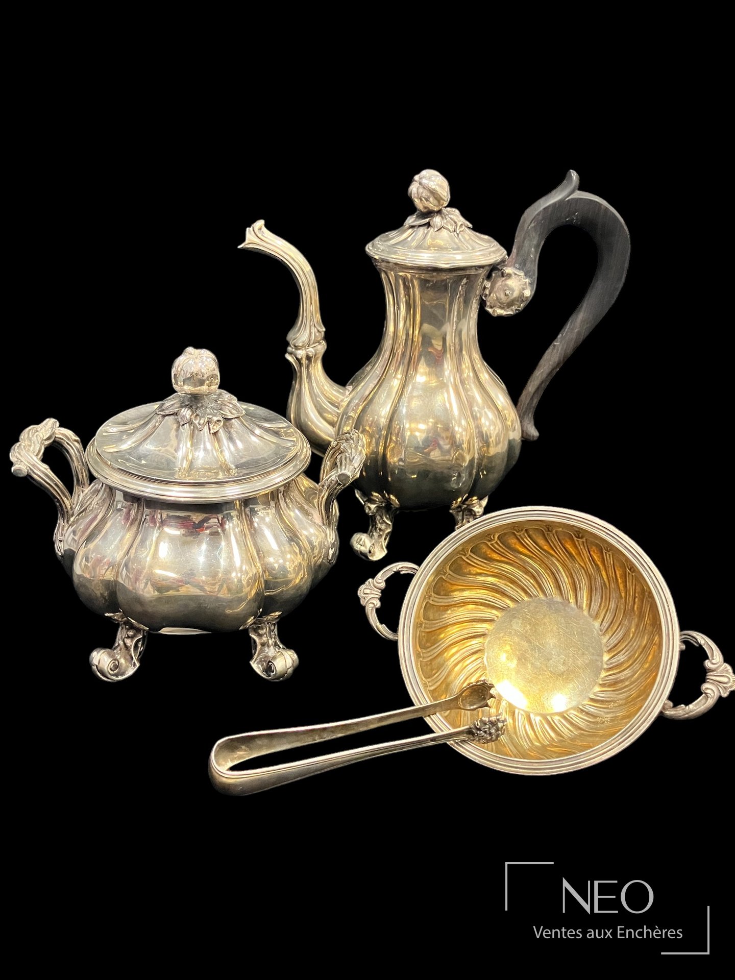 Service en argent, théière, sucrier, pince à sucre et écuelle à bouillon, XIXe siècle