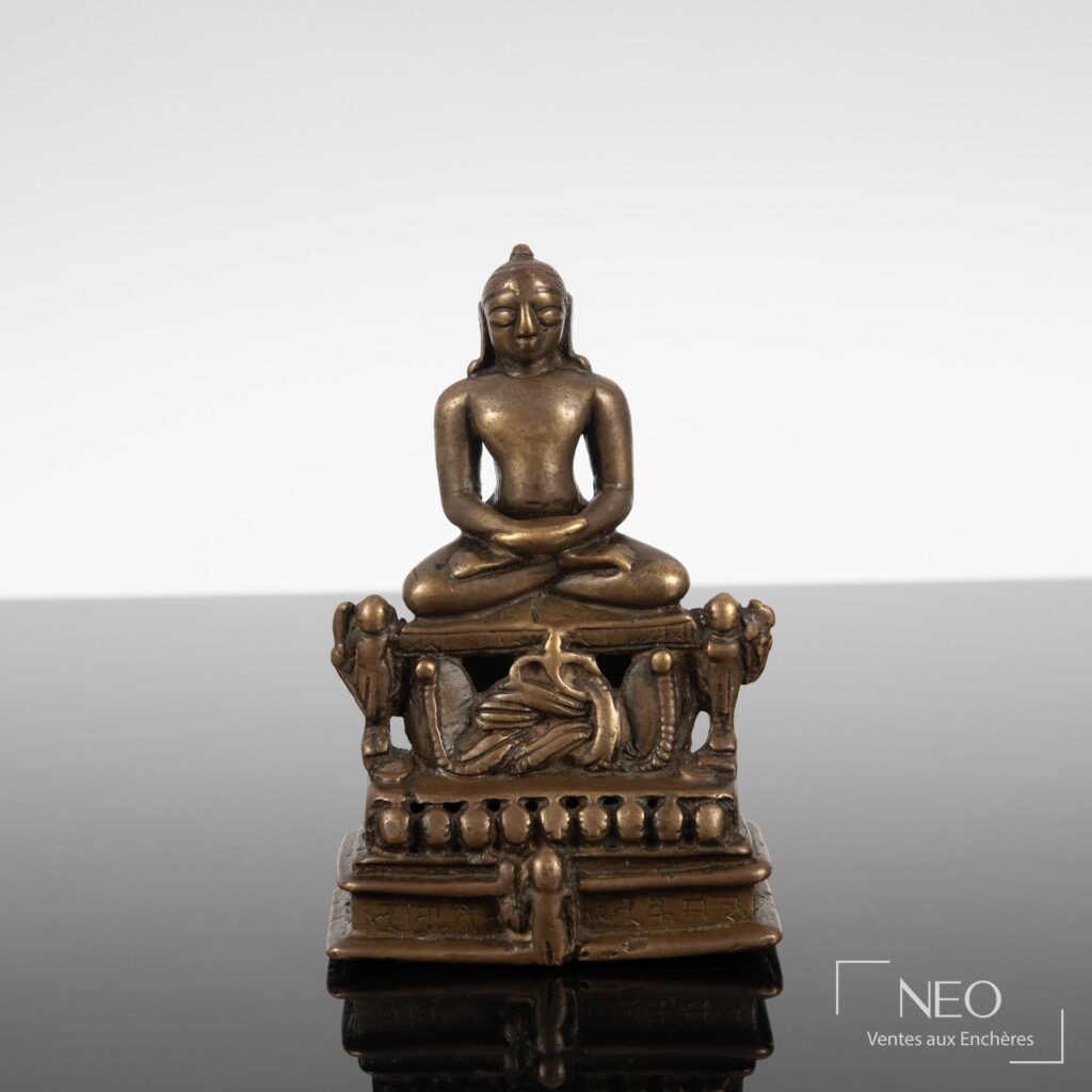 Statuette de divinité indienne en bronze vue de face