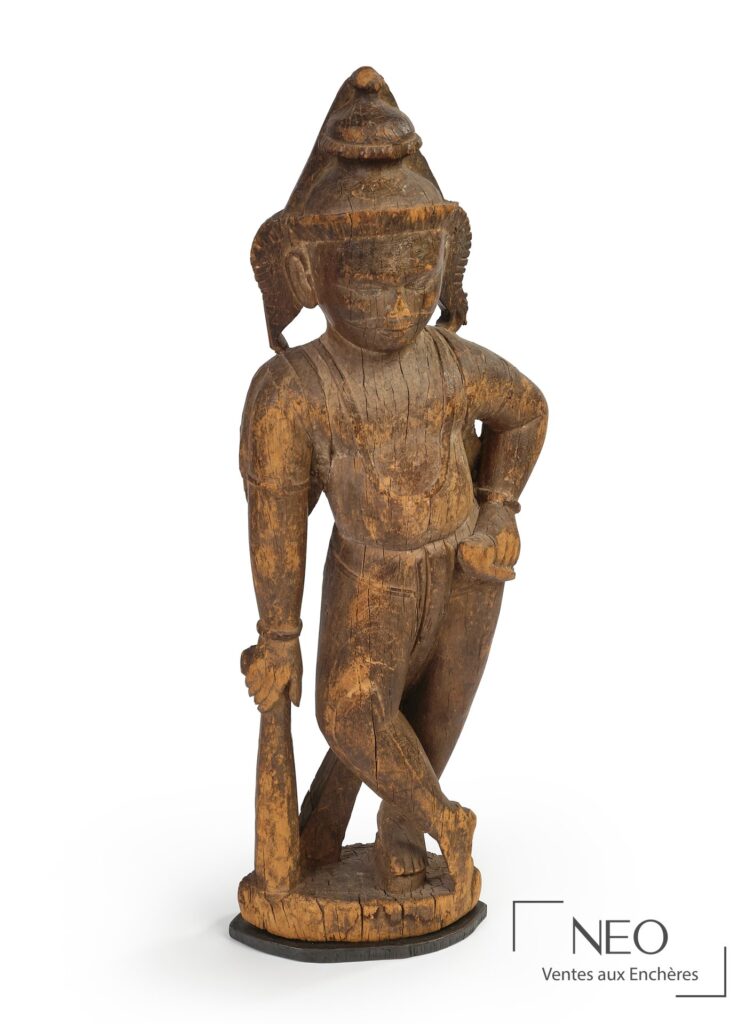 Statuette en bois de Vishnu vue de face