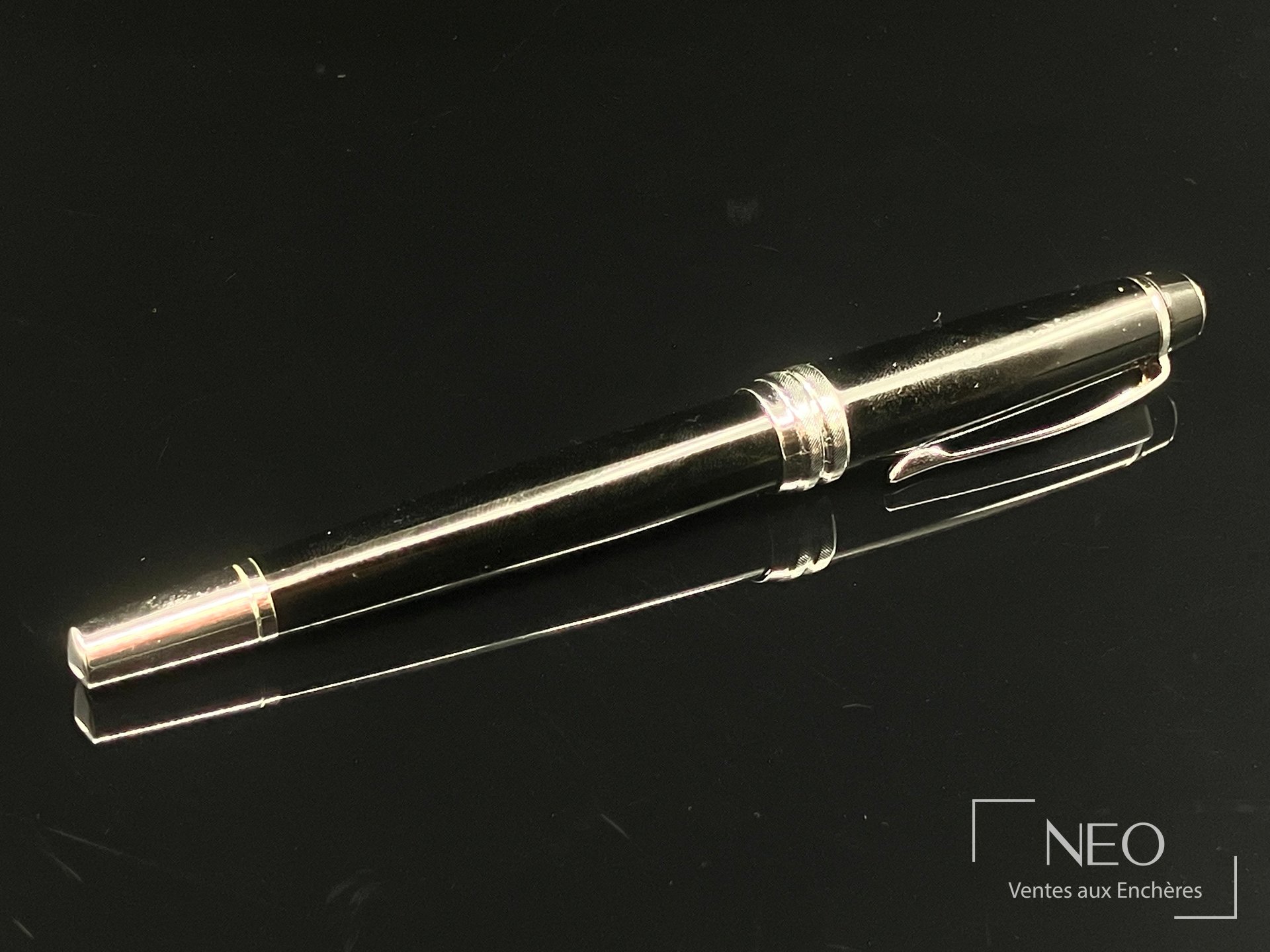 Stylo plume Cross en laque noire et métal argenté
